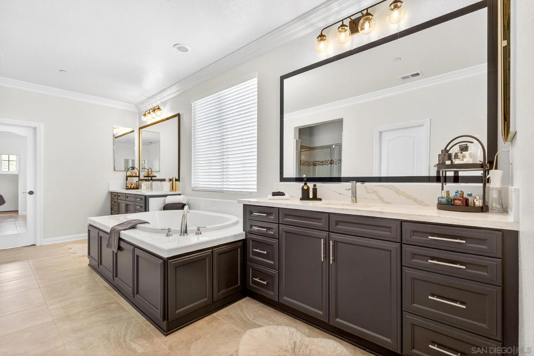 https://cdn.realtyfeed.com/cdn/127/260011130/1cd10a935b60e7cb71af1518dbd9c9df.webp