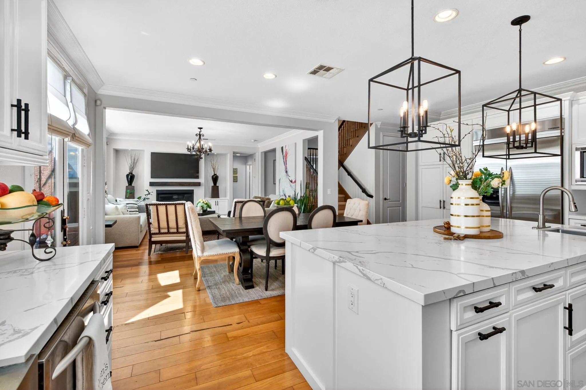 https://cdn.realtyfeed.com/cdn/127/260011130/831fa5deb2650153904edd97c01607bb.webp