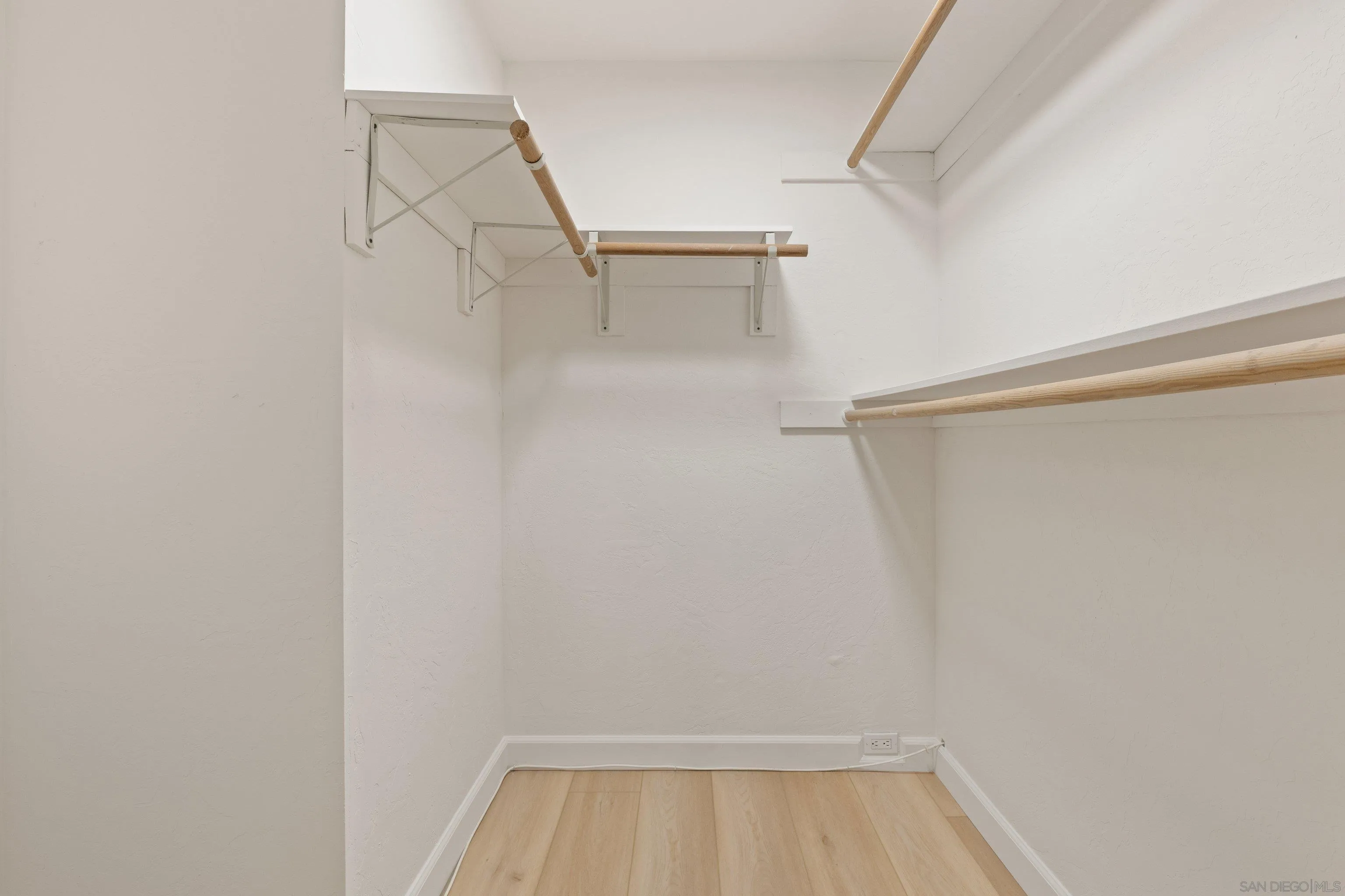 https://cdn.realtyfeed.com/cdn/127/260011131/4b14317550bcda7da87cc260b76faeaa.webp