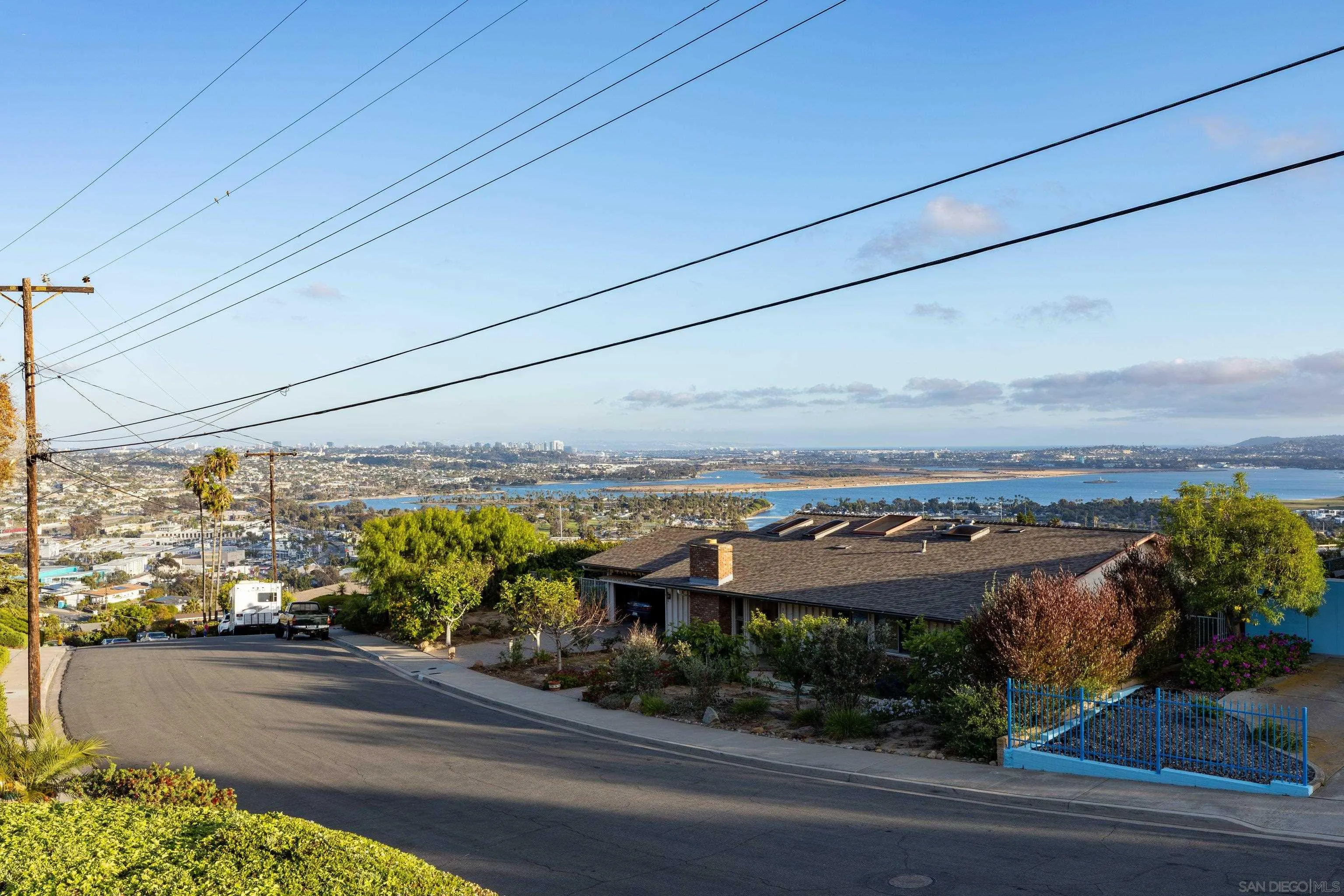 https://cdn.realtyfeed.com/cdn/127/260011131/56d4748e0702cb06ba05a42774e138a8.webp