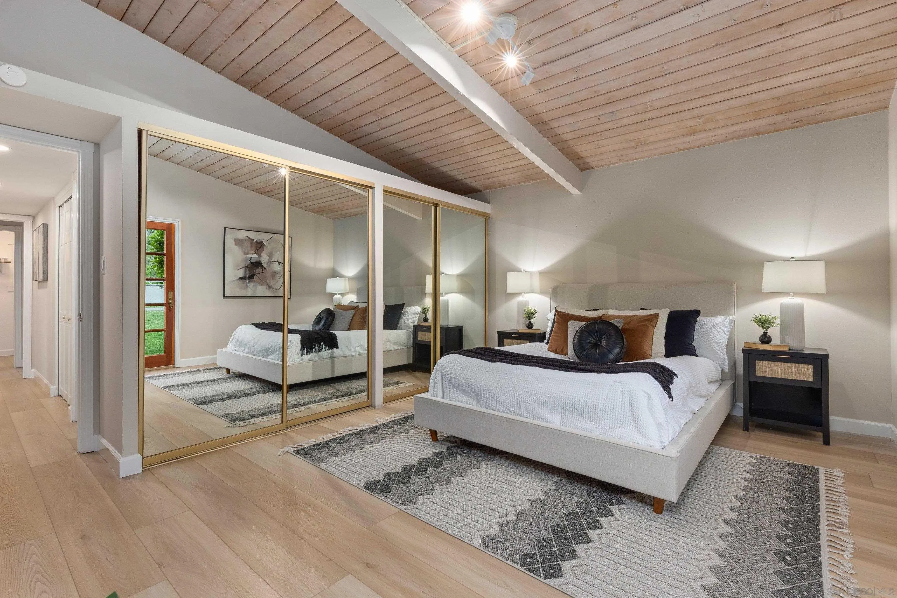 https://cdn.realtyfeed.com/cdn/127/260011131/6615bfc8989c0764111d5ac9ae835dbb.webp