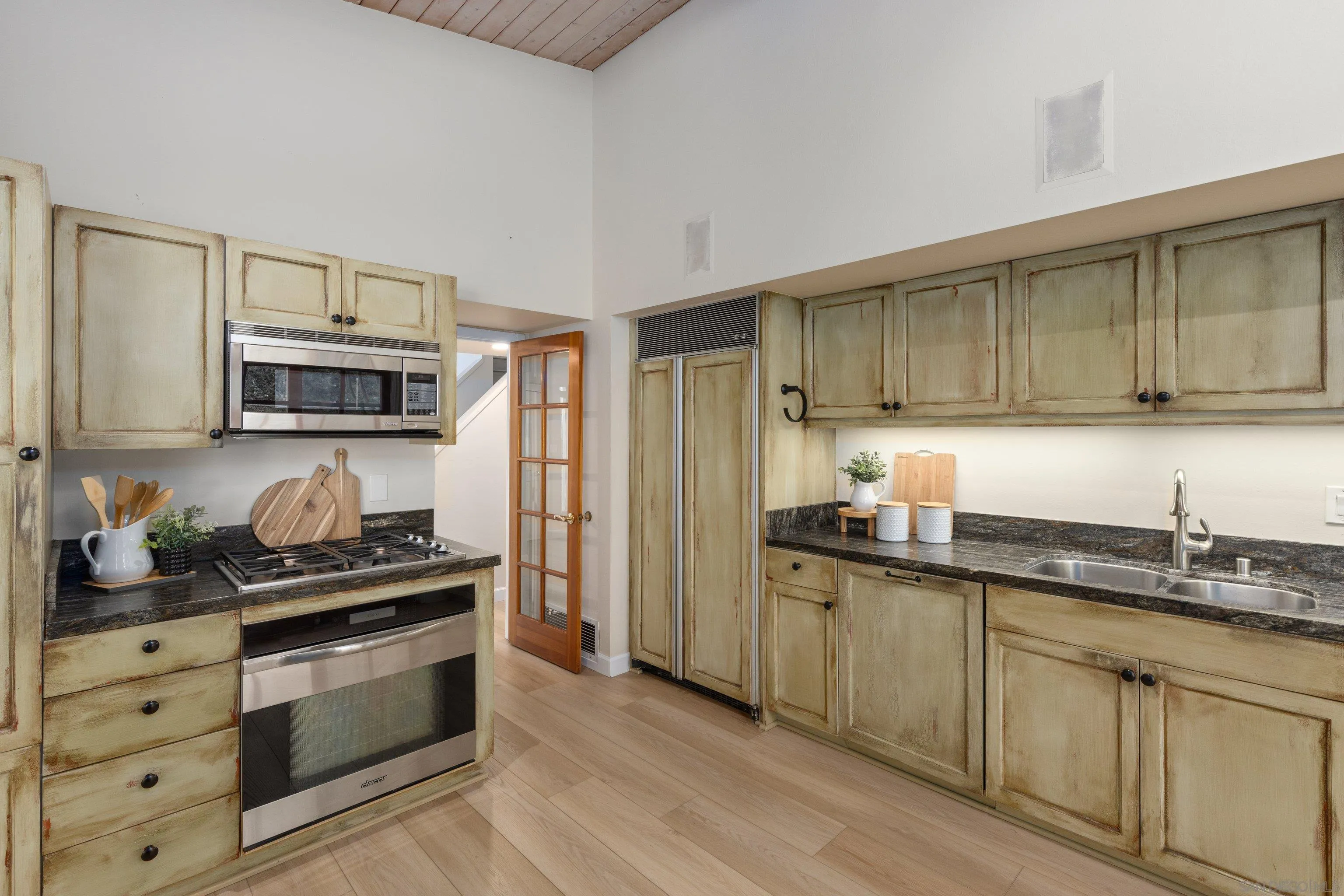 https://cdn.realtyfeed.com/cdn/127/260011131/924754b3c3678e4fdf7dba216fd938c5.webp