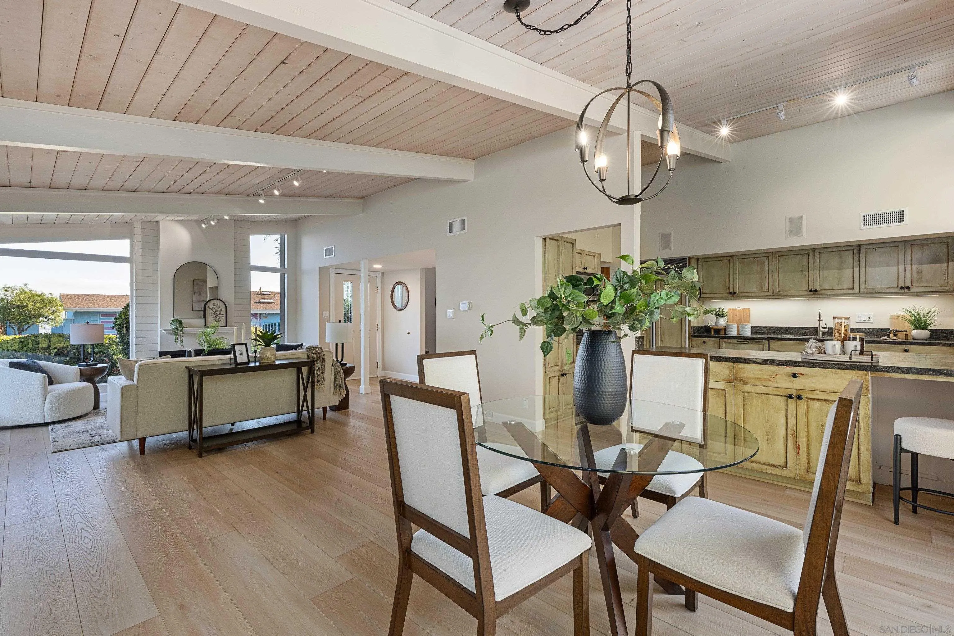 https://cdn.realtyfeed.com/cdn/127/260011131/c36290c5e6d9d6afaa7ab925bf27df00.webp