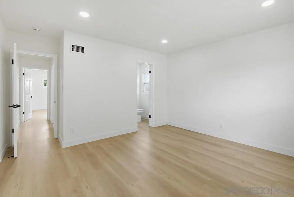 https://cdn.realtyfeed.com/cdn/127/260011133/16c57f3160cb611d42f99bbdaa4815fd.webp