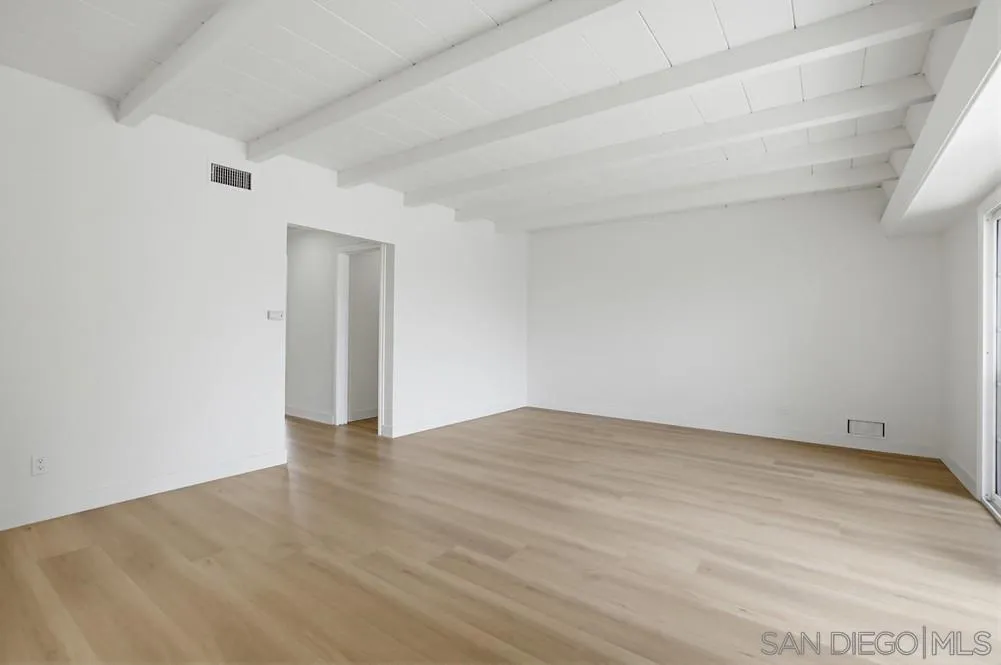 https://cdn.realtyfeed.com/cdn/127/260011133/fb7f6cfb03d1db0cb7b86bc221cea70f.webp