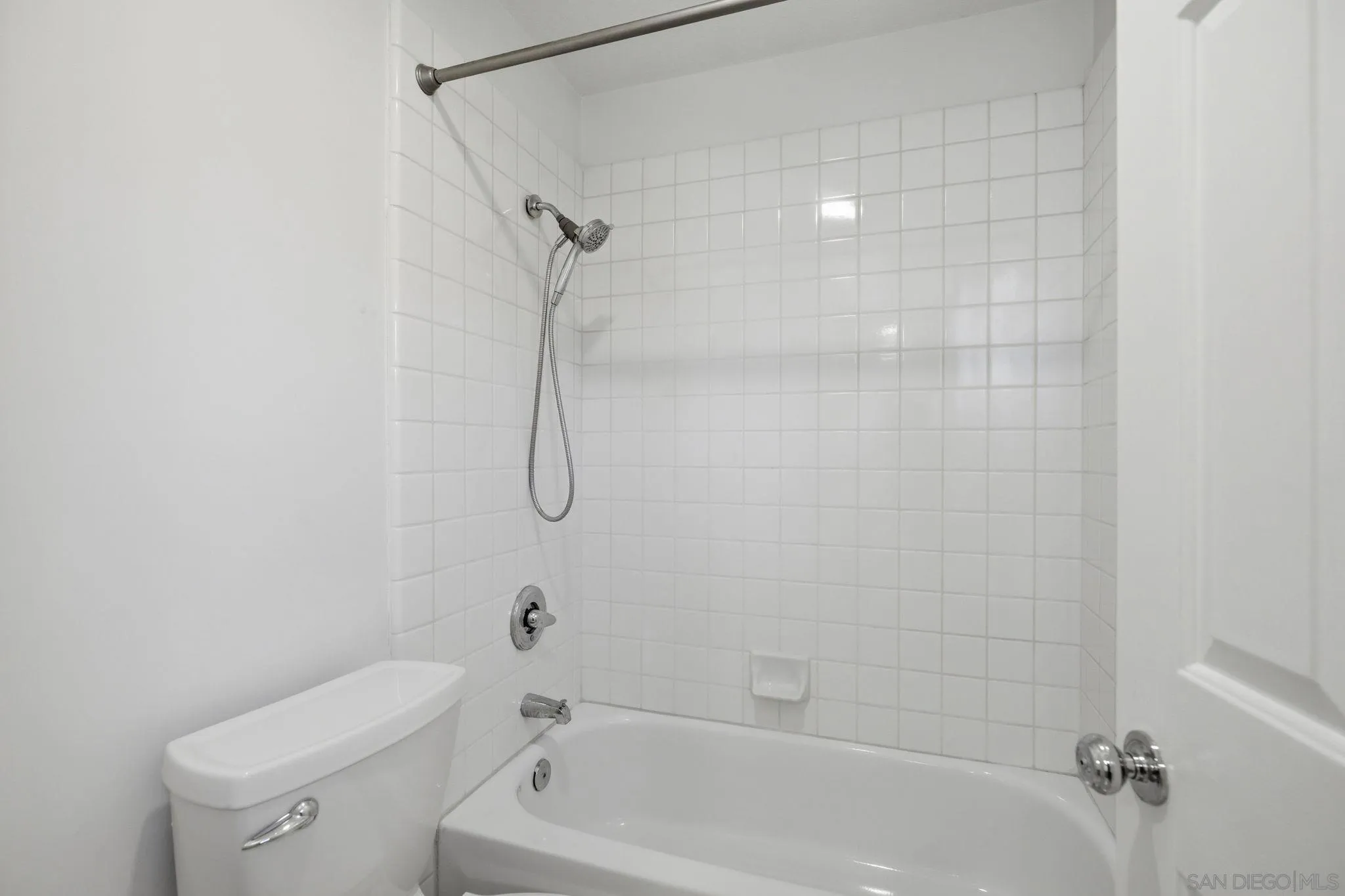 https://cdn.realtyfeed.com/cdn/127/260011144/1a26b46d7f64d8feb664703a92f9dbcd.webp
