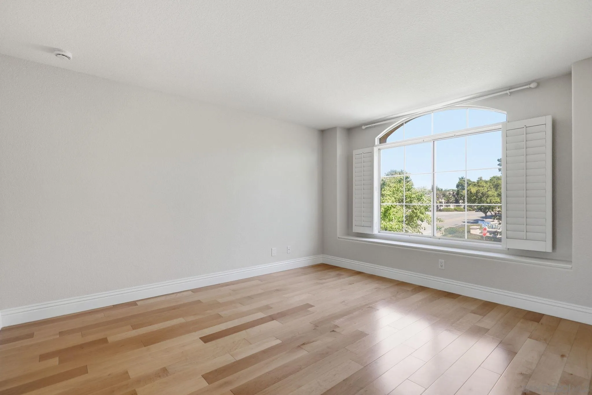https://cdn.realtyfeed.com/cdn/127/260011144/2b64b13e1e4b31940be628e81750e077.webp