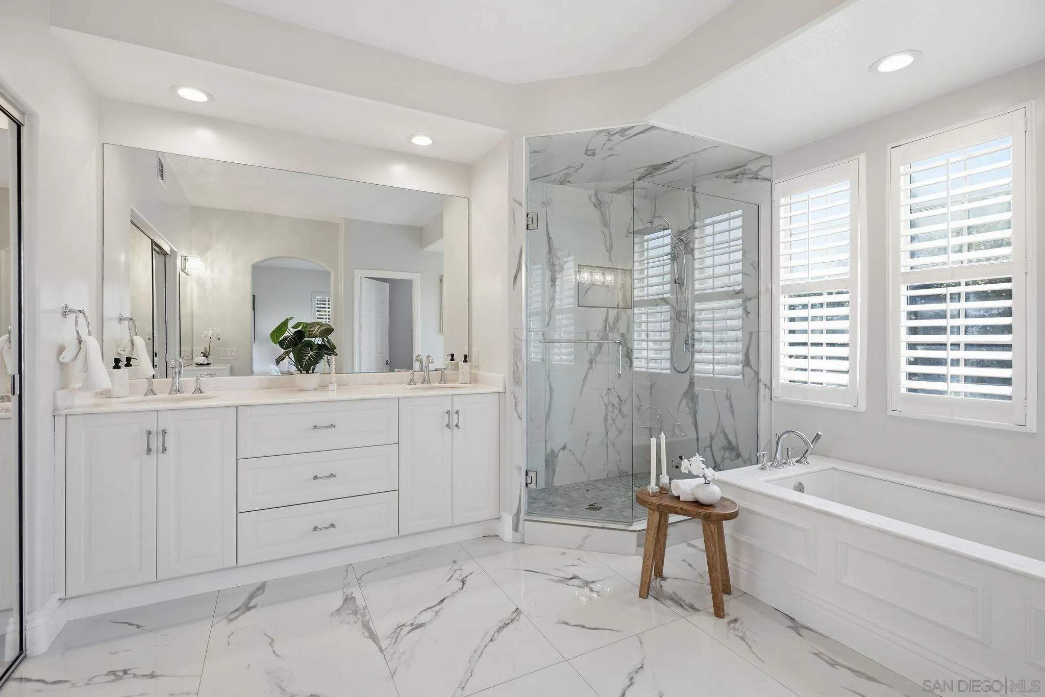 https://cdn.realtyfeed.com/cdn/127/260011144/7cbbd487f796d224ea82c231fe30d023.webp