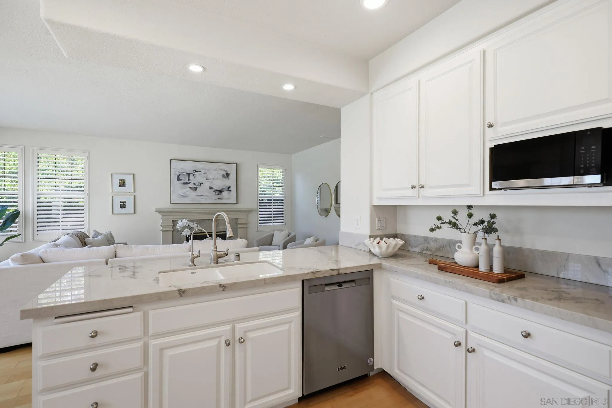 https://cdn.realtyfeed.com/cdn/127/260011144/8e477d9061207e7564db89cb03bfdabe.webp