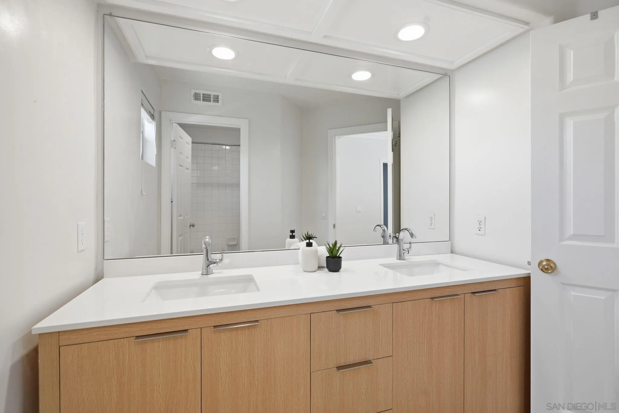 https://cdn.realtyfeed.com/cdn/127/260011144/b0fcea74549da4f5516b29036f6d6027.webp