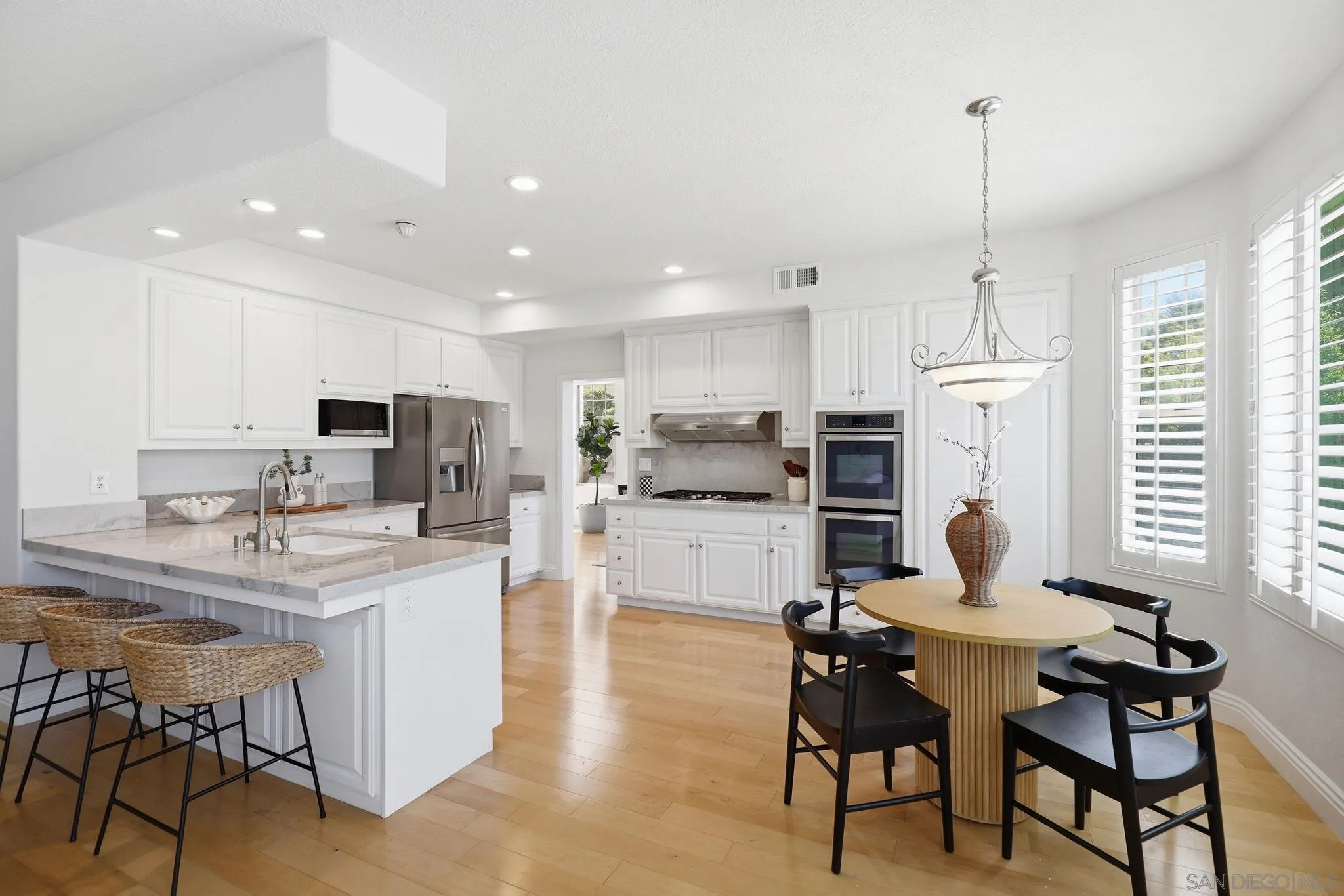 https://cdn.realtyfeed.com/cdn/127/260011144/c43f4ded76e0d0b51c9c71d5ce852c12.webp