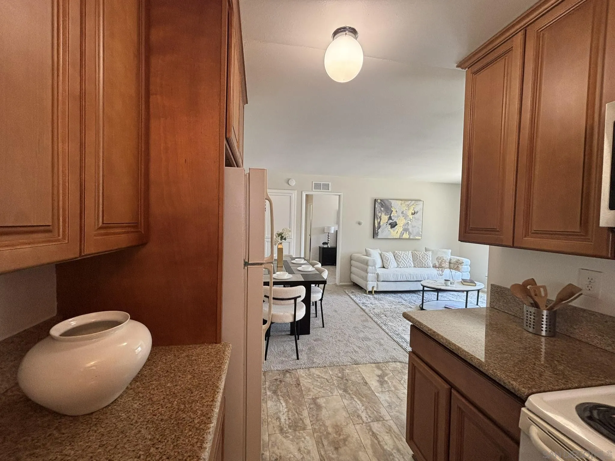 https://cdn.realtyfeed.com/cdn/127/260011145/c734677dd3c4069b2c27ebd9c0e1e87d.webp
