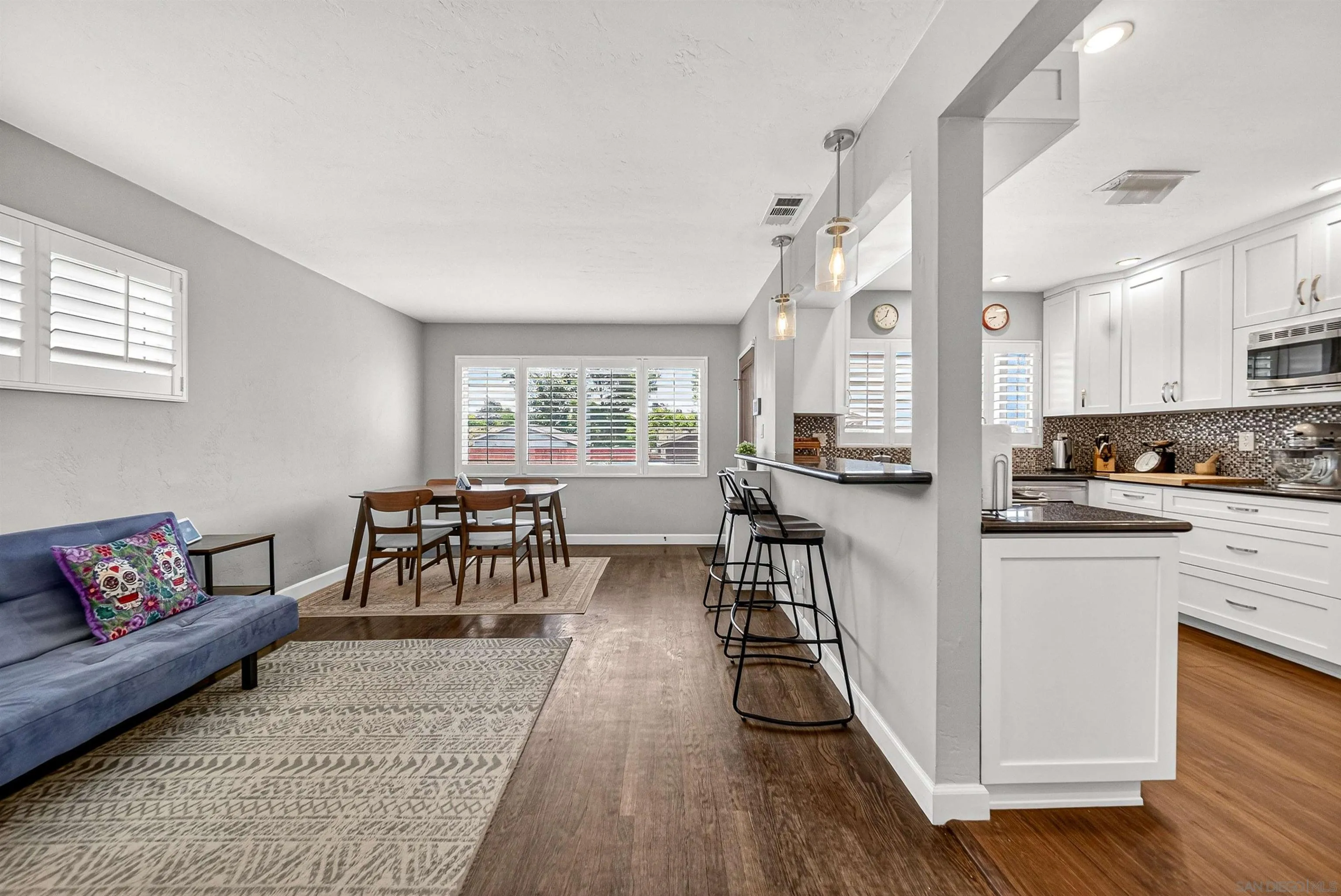 https://cdn.realtyfeed.com/cdn/127/260011147/b552d0585613a213425721d08c2f8763.webp