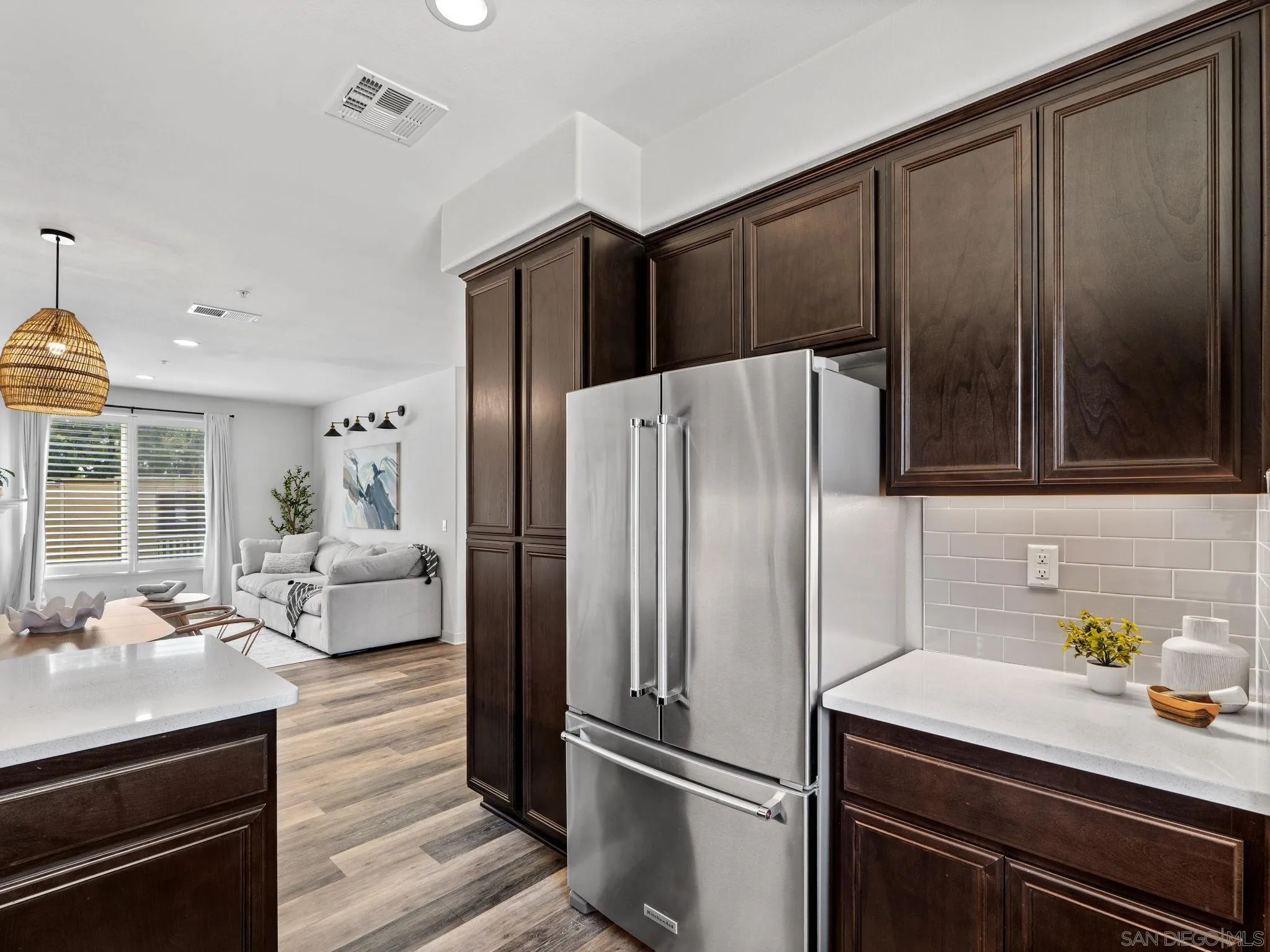 https://cdn.realtyfeed.com/cdn/127/260011152/589362cec937f1d9605c85569dfdabdb.webp
