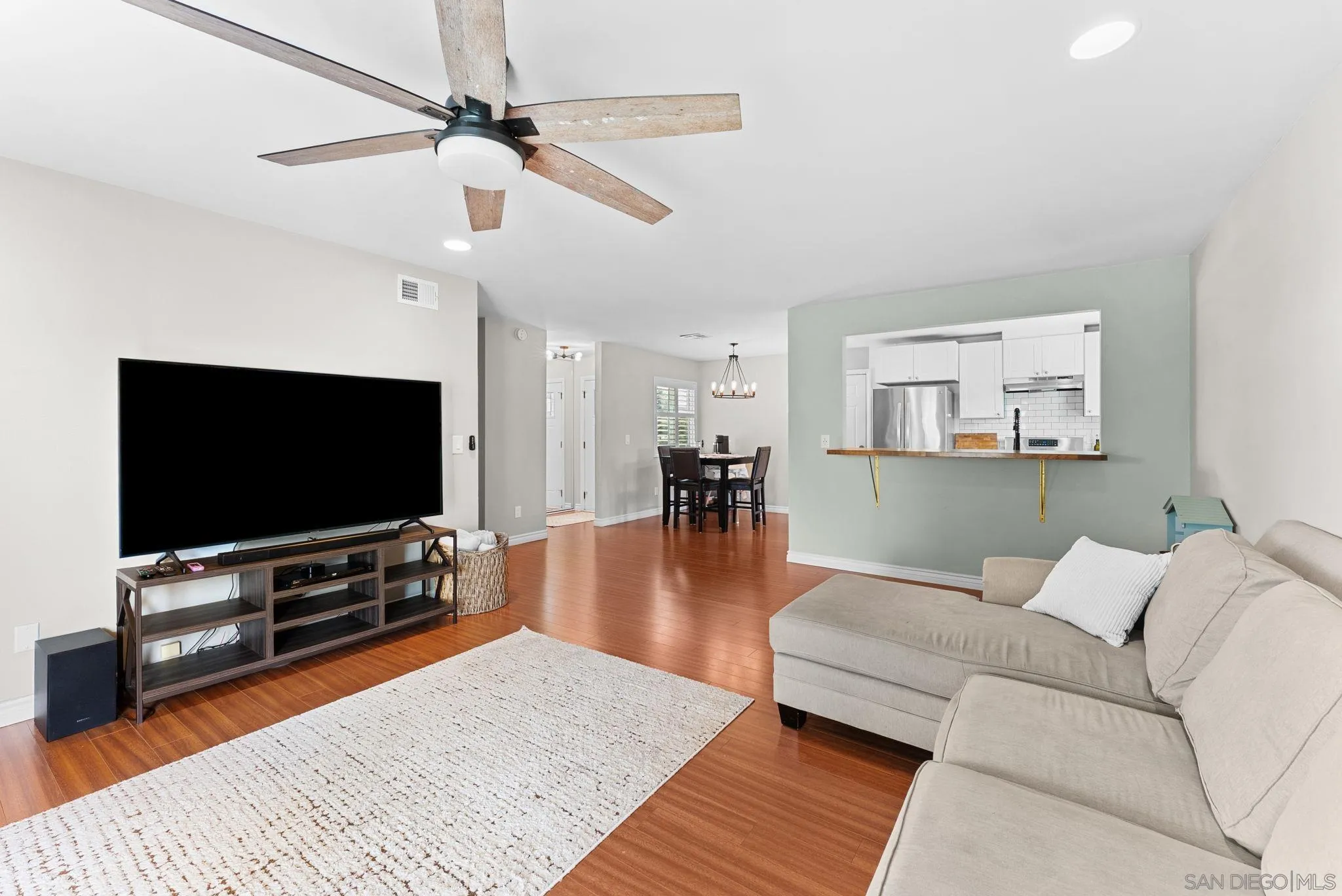https://cdn.realtyfeed.com/cdn/127/260011157/8ce5aad15ed82eeb7a2ac635c26c2374.webp