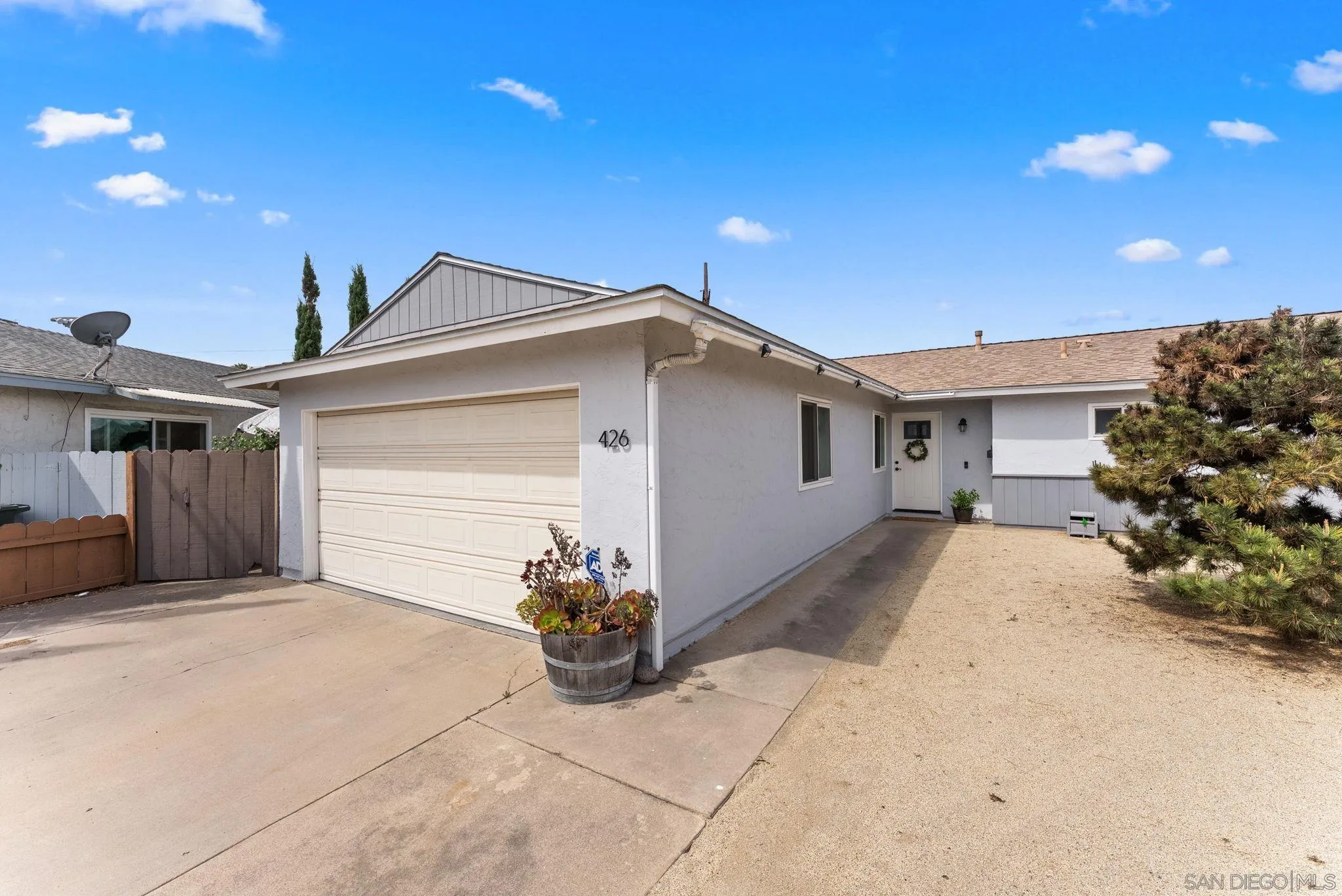 https://cdn.realtyfeed.com/cdn/127/260011157/c7490653144fc7c6b21a3c616e3bd8ed.webp