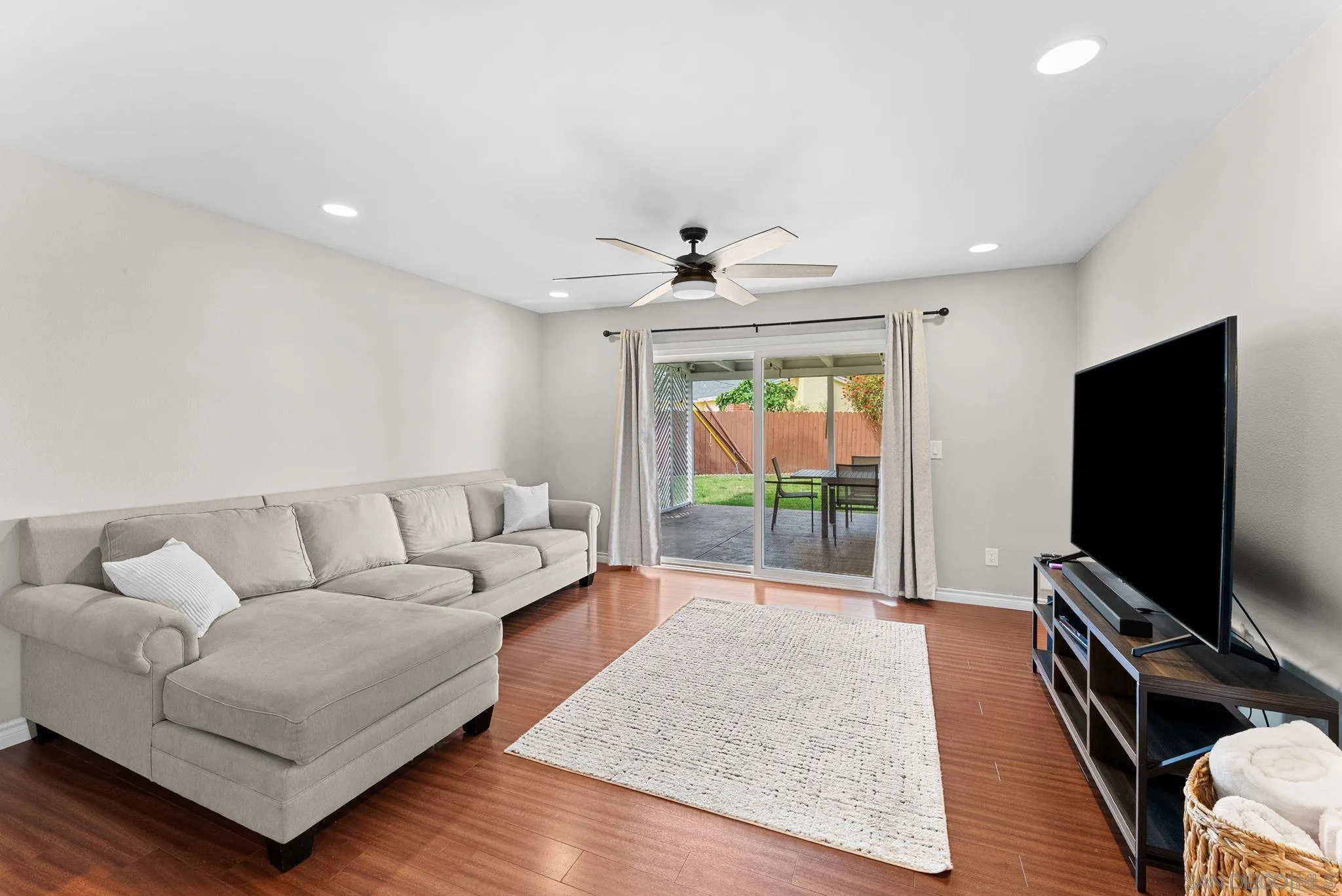 https://cdn.realtyfeed.com/cdn/127/260011157/c77e5b93bd04d08d6796243da7d00b55.webp