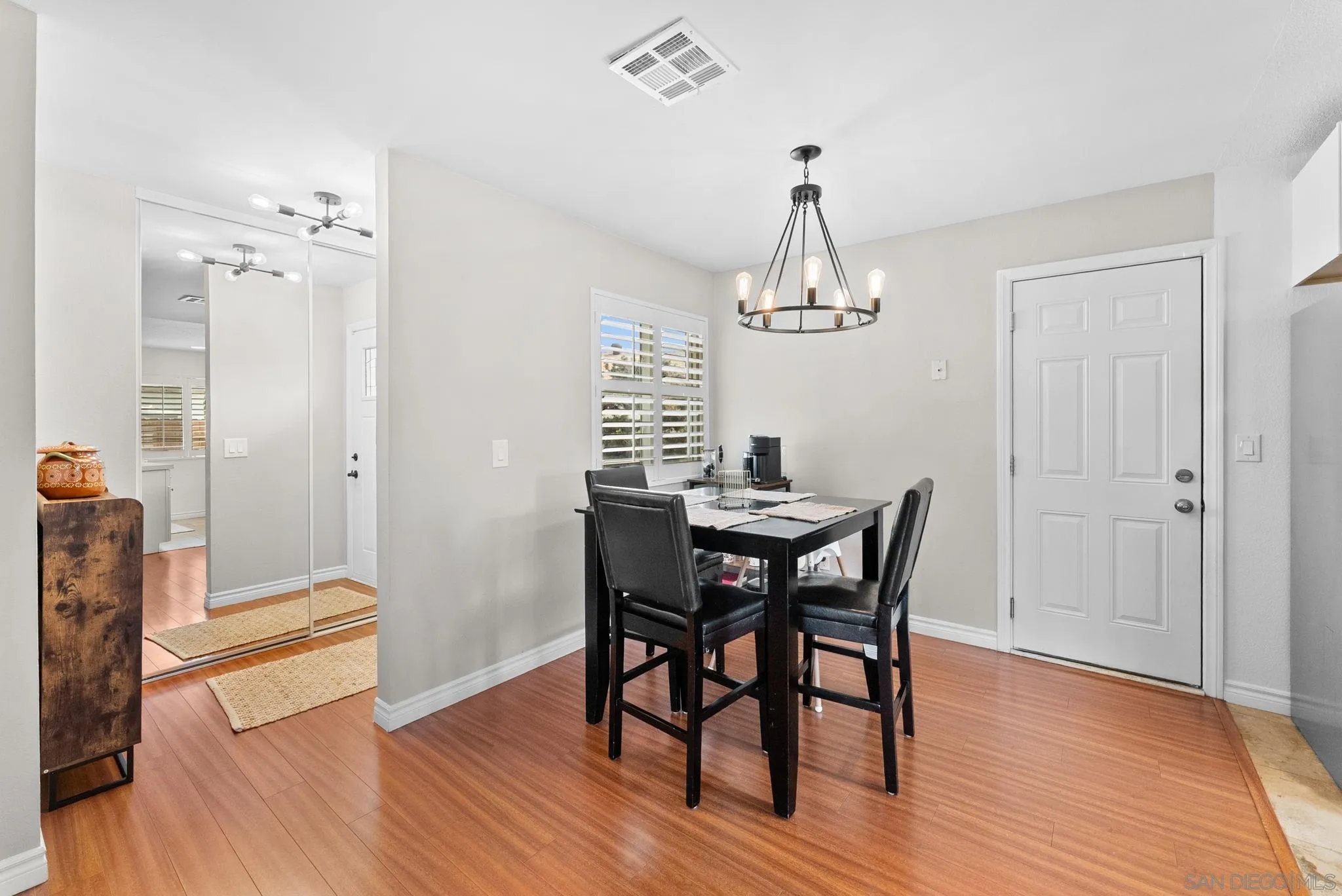 https://cdn.realtyfeed.com/cdn/127/260011157/fa171910af1cbe31eebd2e25d5534545.webp