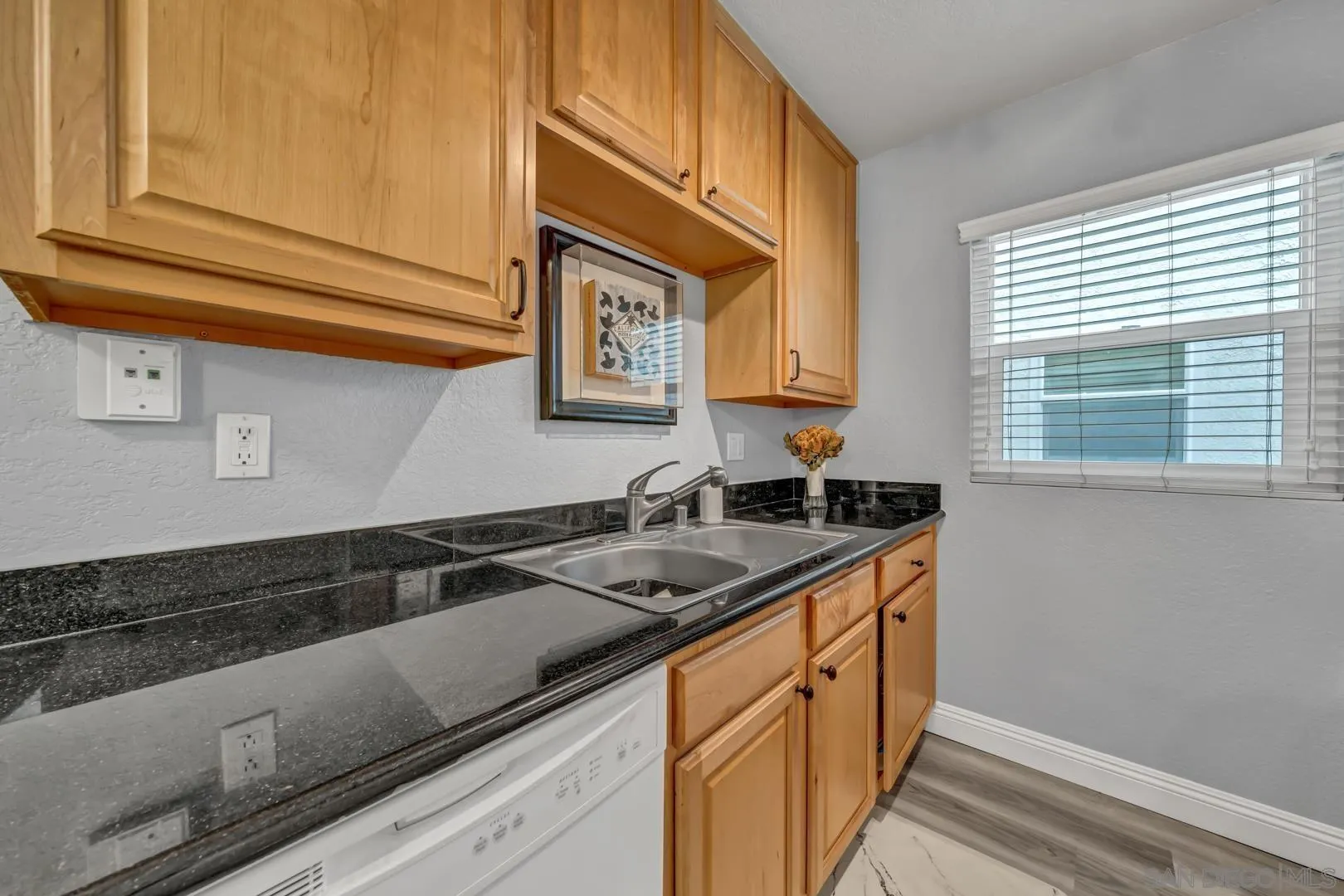 https://cdn.realtyfeed.com/cdn/127/260011160/ae230ace15b4778fc5aa85b34d1194e2.webp