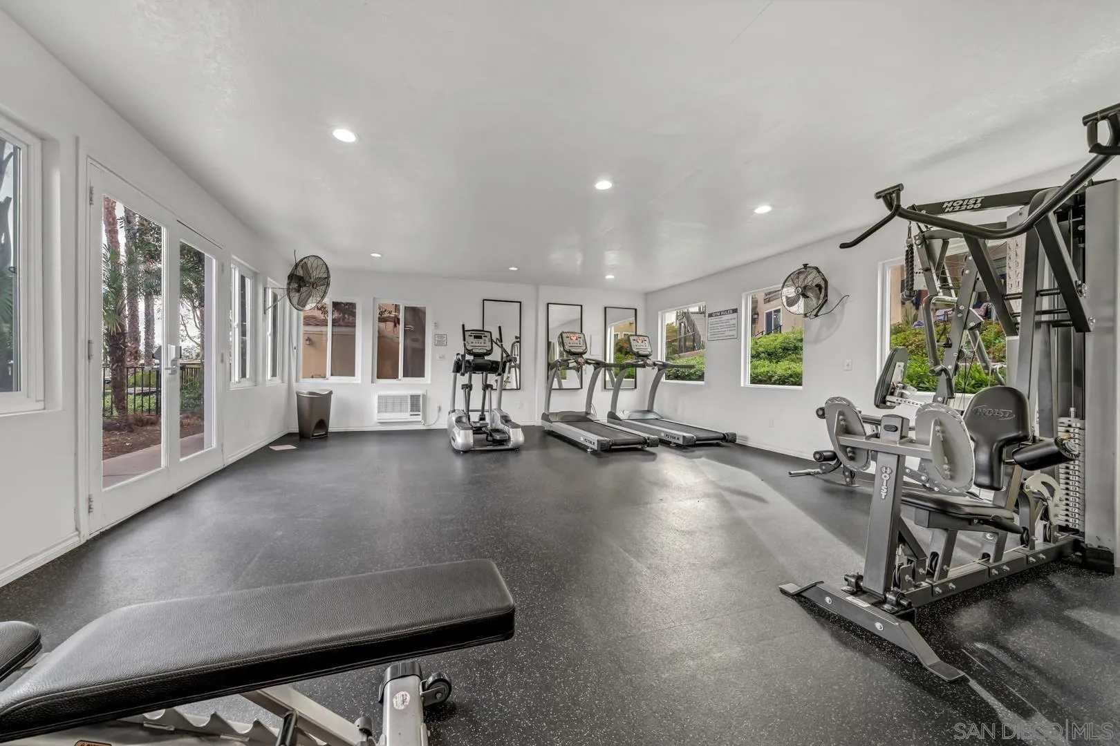 https://cdn.realtyfeed.com/cdn/127/260011160/b471409cf7d6f97966cf12c85564792d.webp