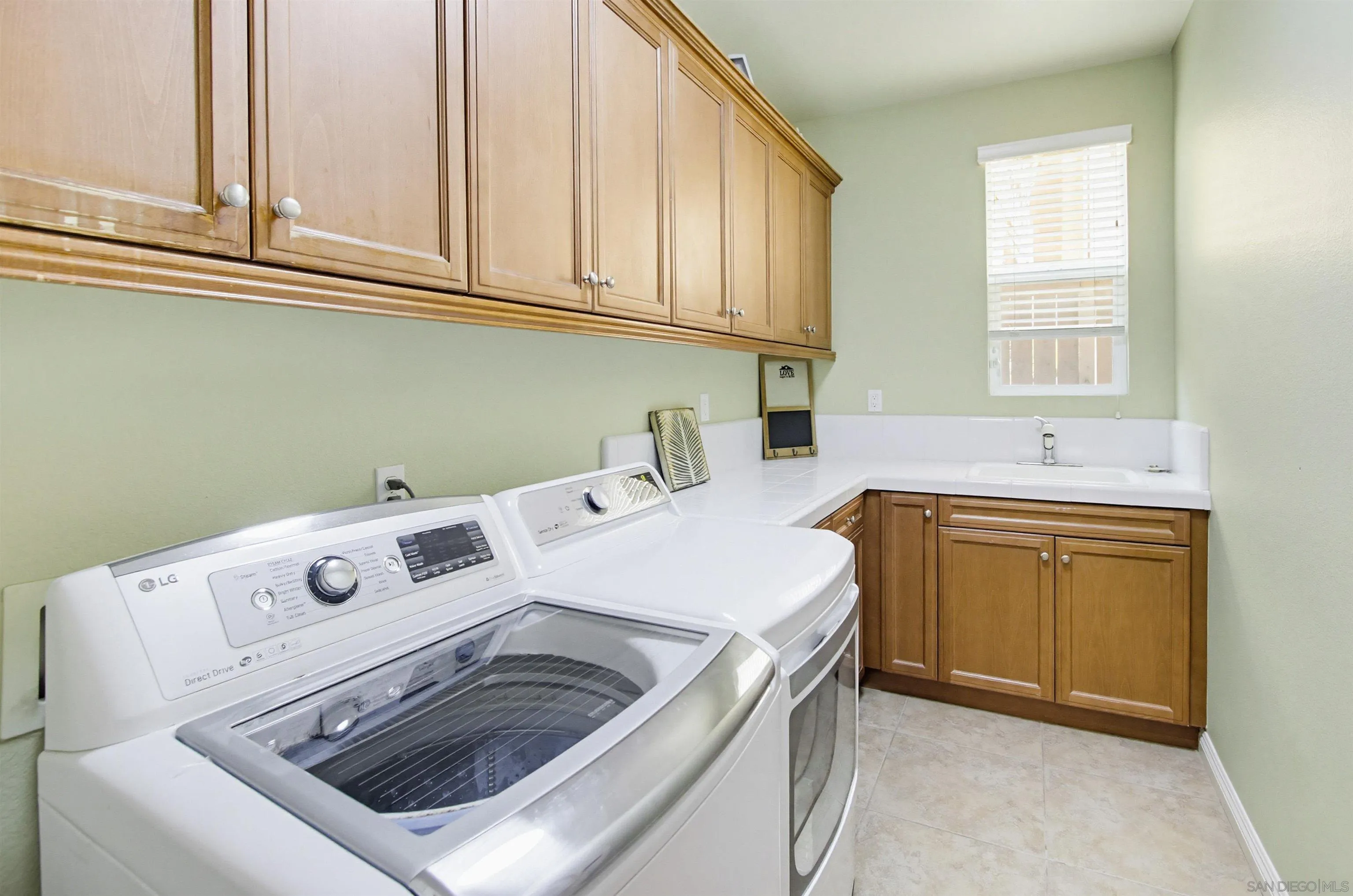 https://cdn.realtyfeed.com/cdn/127/260011161/203eddf3a78cfecb1015ddf8a9fec150.webp