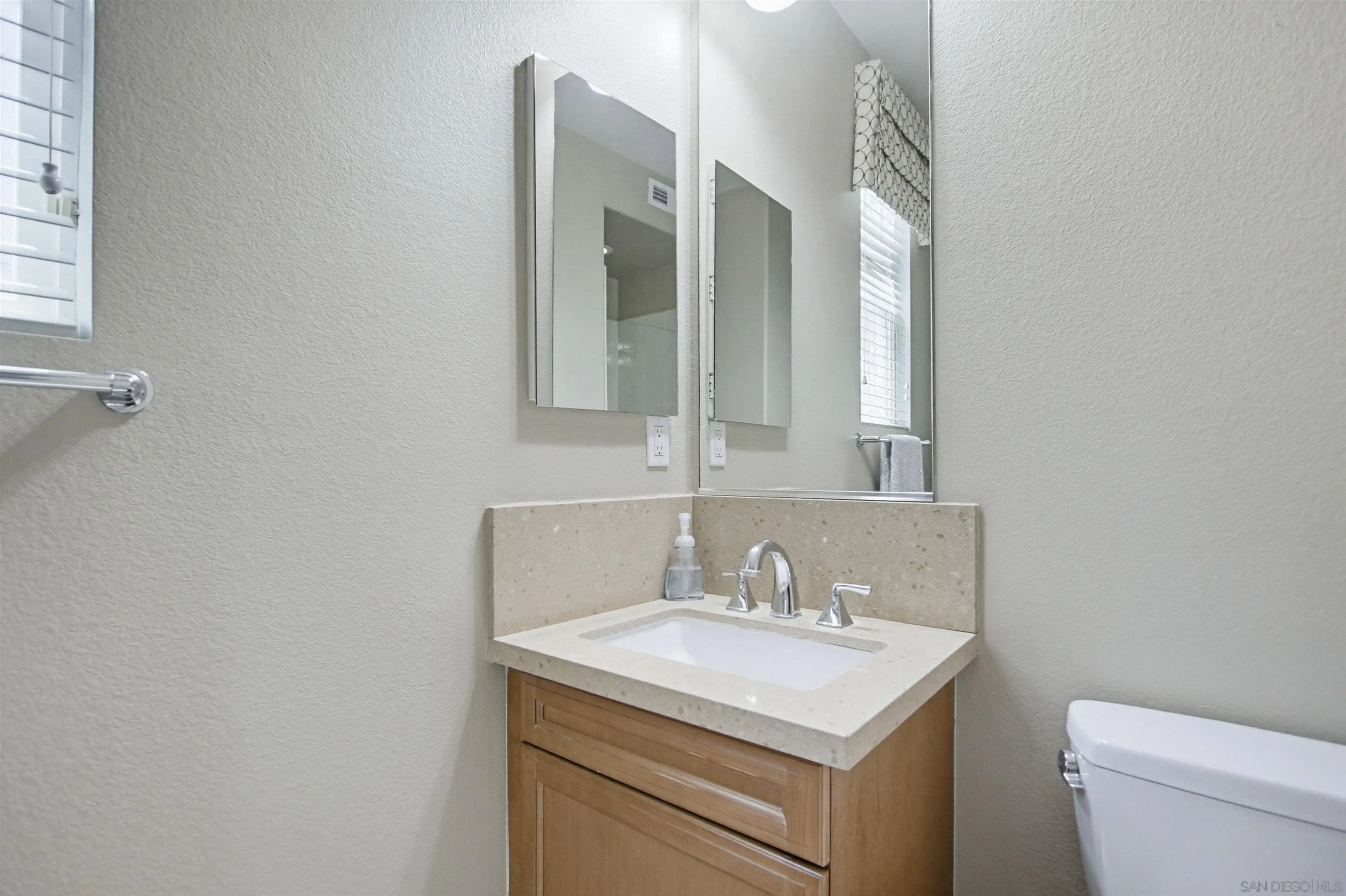 https://cdn.realtyfeed.com/cdn/127/260011161/4e9178836d0006477c86c890d9182a20.webp