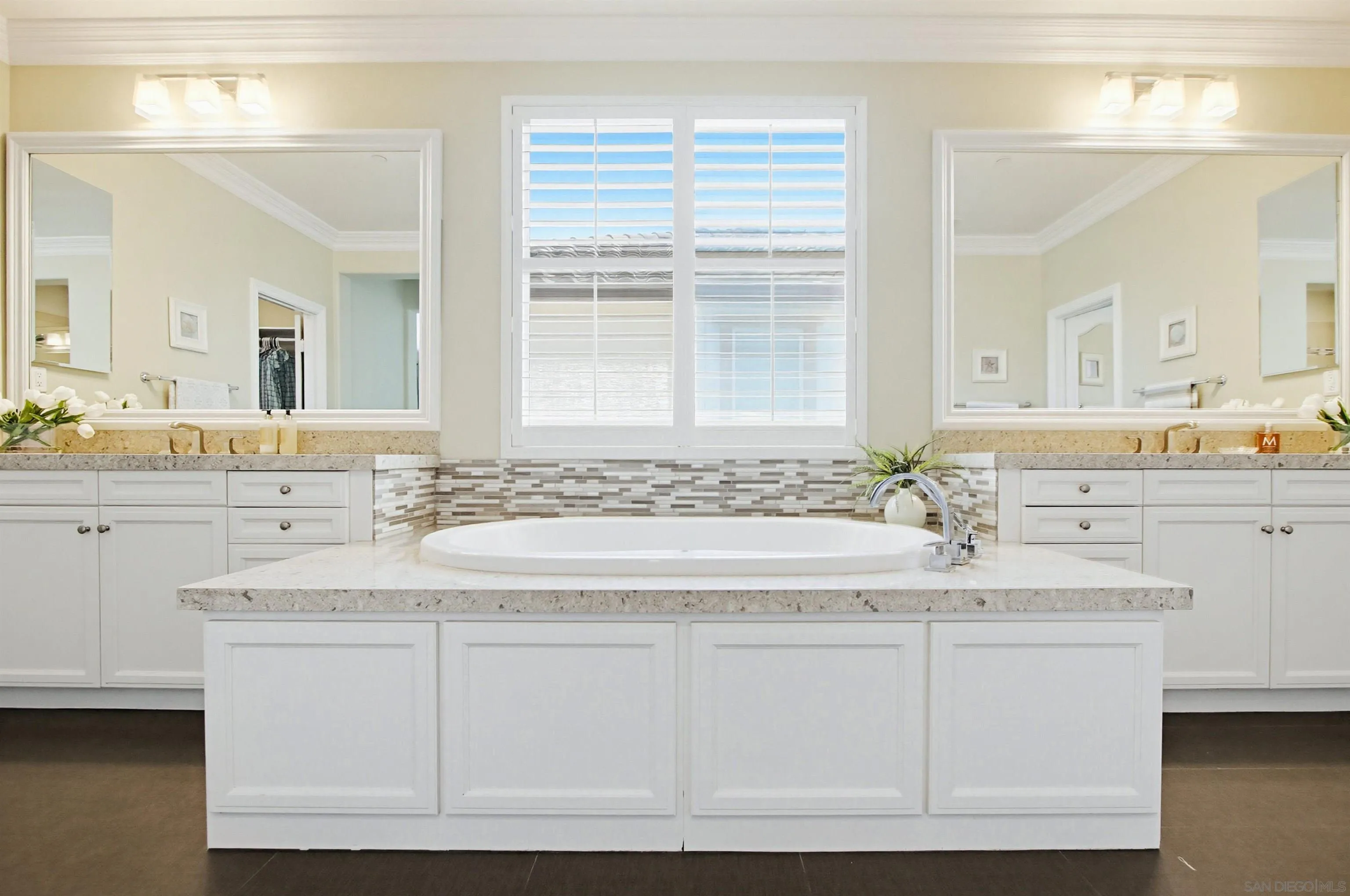 https://cdn.realtyfeed.com/cdn/127/260011161/764ab8eaeb7c60912b386d83b4a0764f.webp