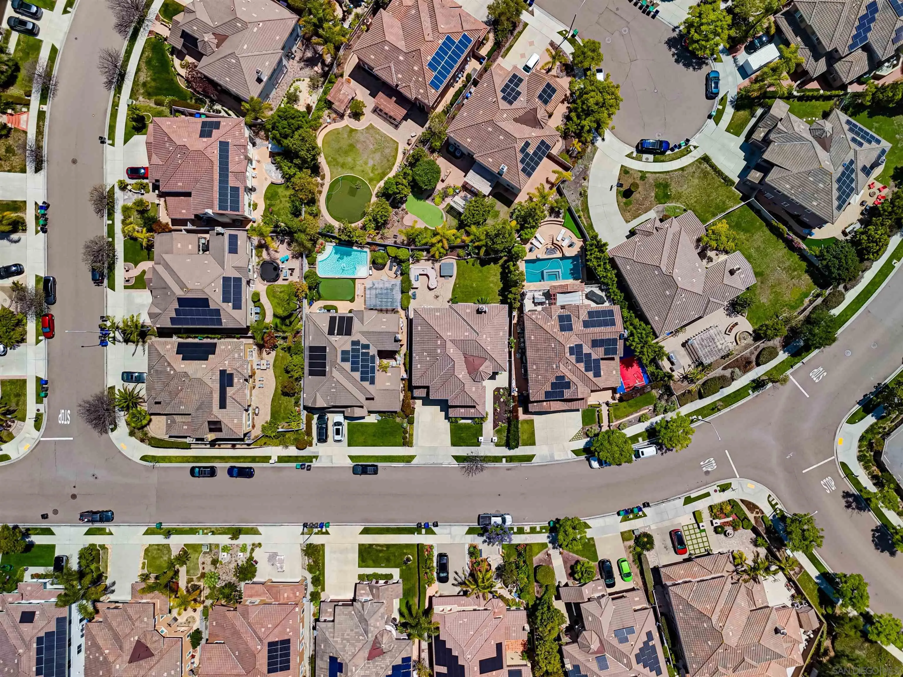 https://cdn.realtyfeed.com/cdn/127/260011161/874ab41fd58af020c67e9e973580bc52.webp