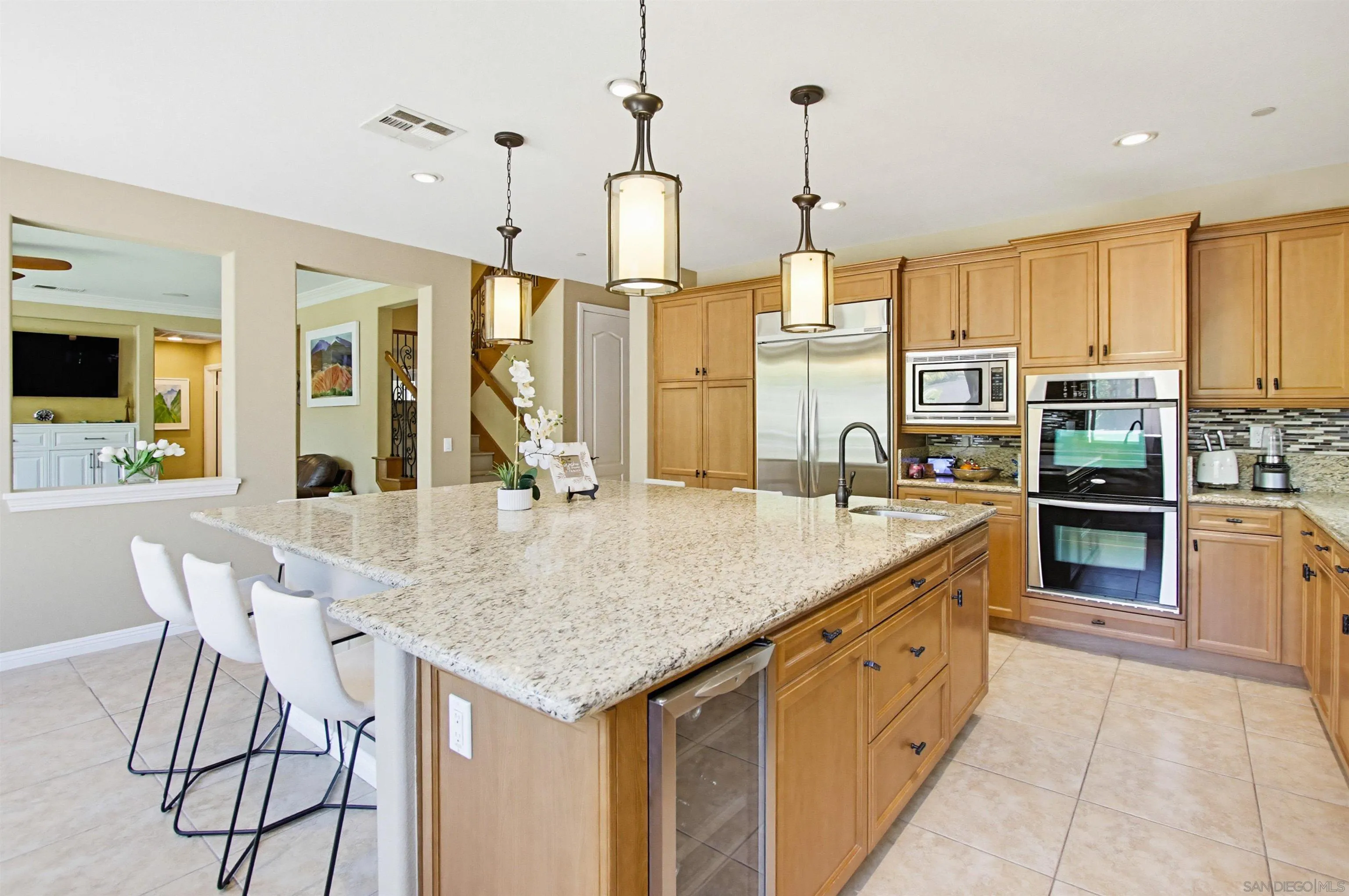 https://cdn.realtyfeed.com/cdn/127/260011161/c425a9cbffa38fffc74660f42d468cc2.webp