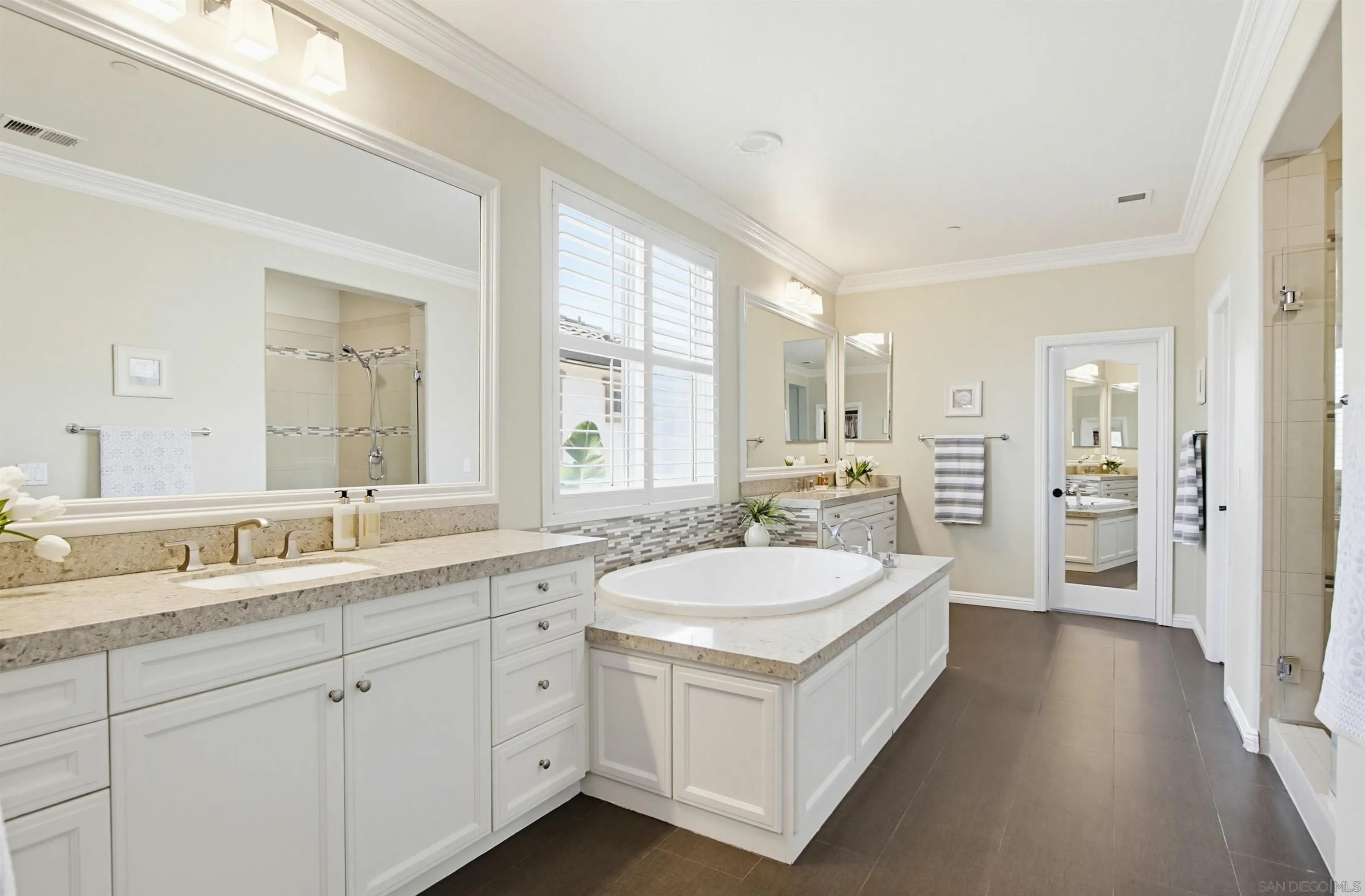 https://cdn.realtyfeed.com/cdn/127/260011161/c445cff051ec730c84ed76cd0fb06501.webp