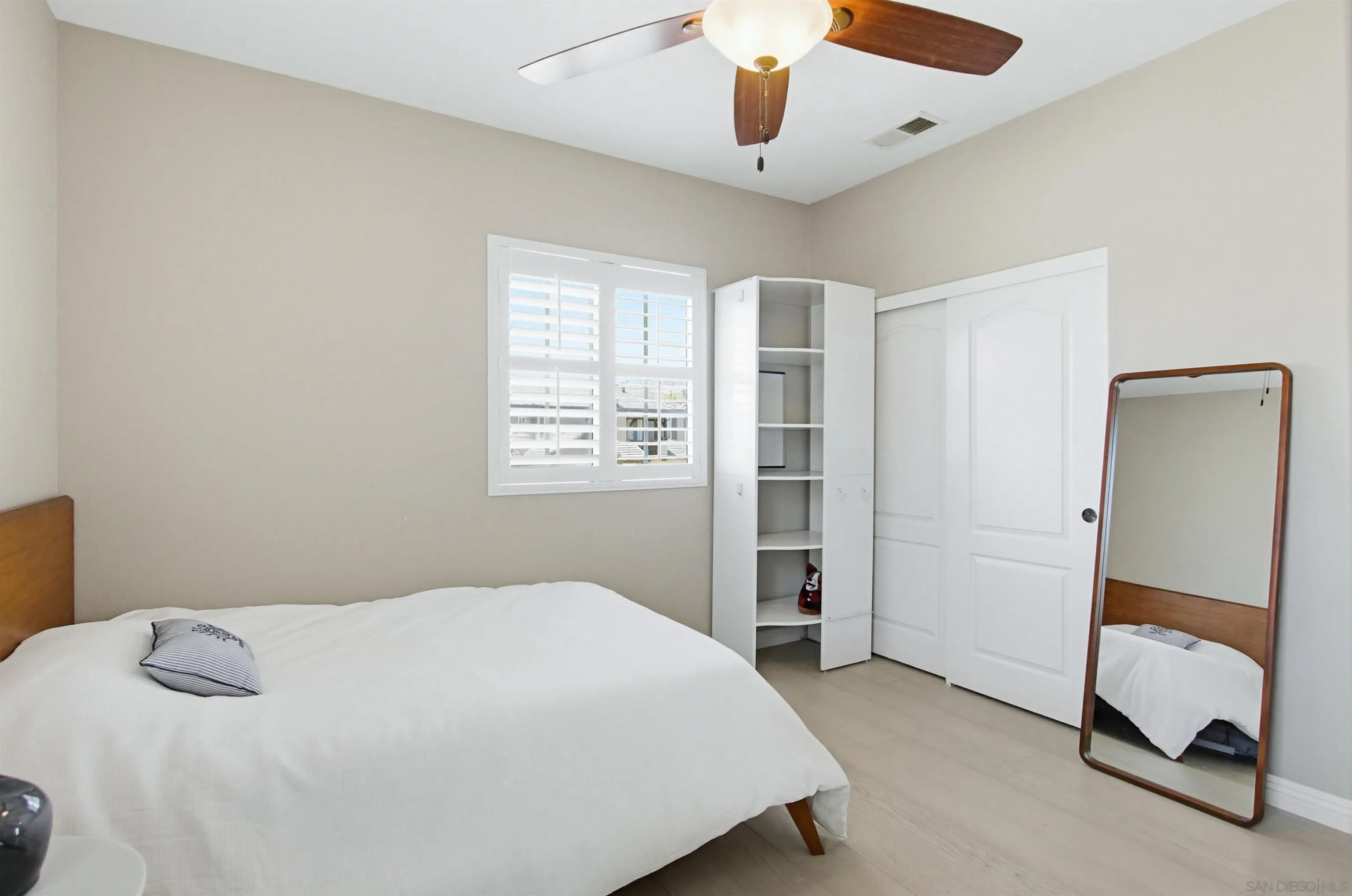 https://cdn.realtyfeed.com/cdn/127/260011161/c8a74730d58ece15922d23981e3311ff.webp