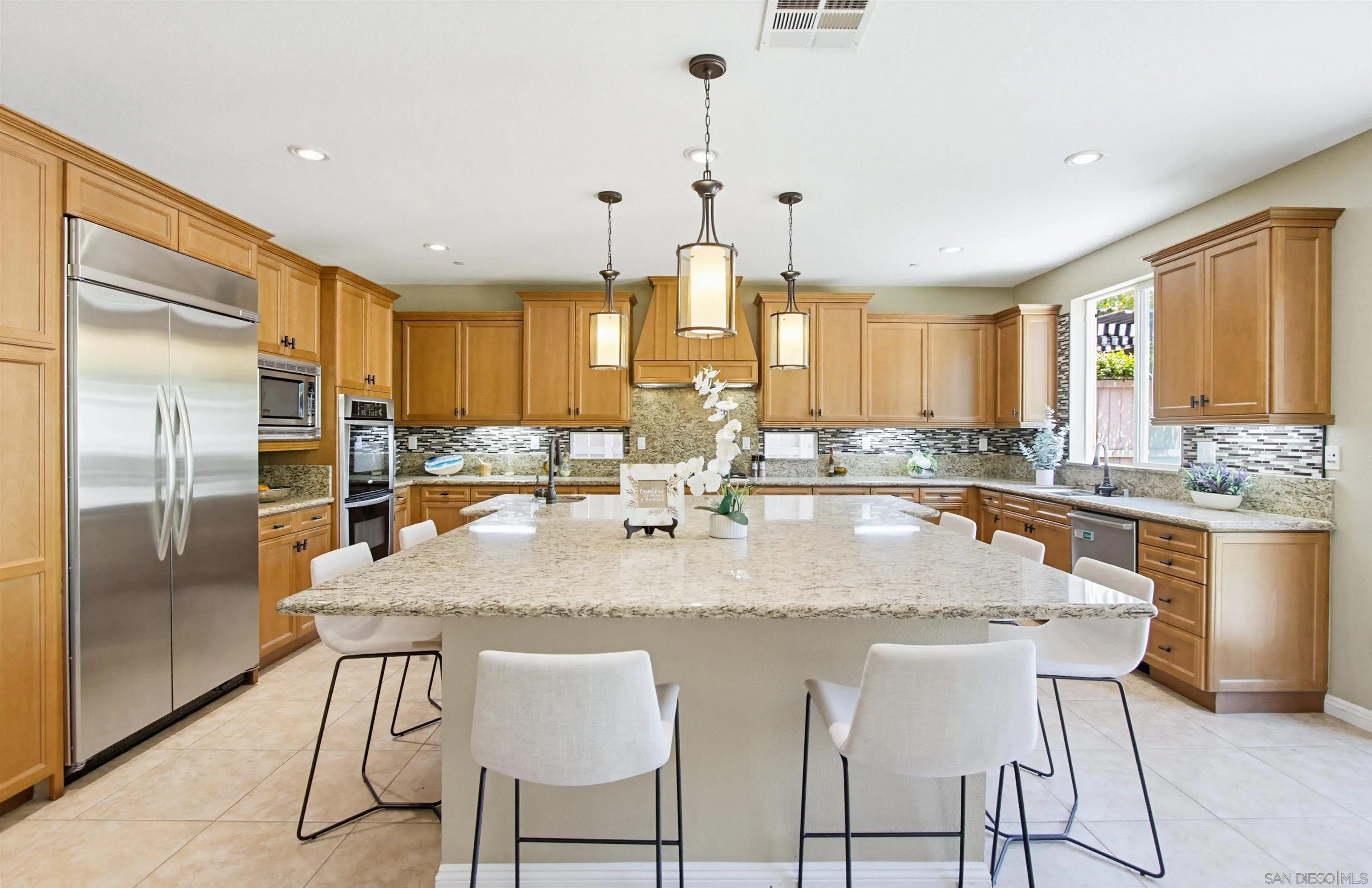 https://cdn.realtyfeed.com/cdn/127/260011161/d91353ffa0c709f5e5d9de69cfbc92b5.webp