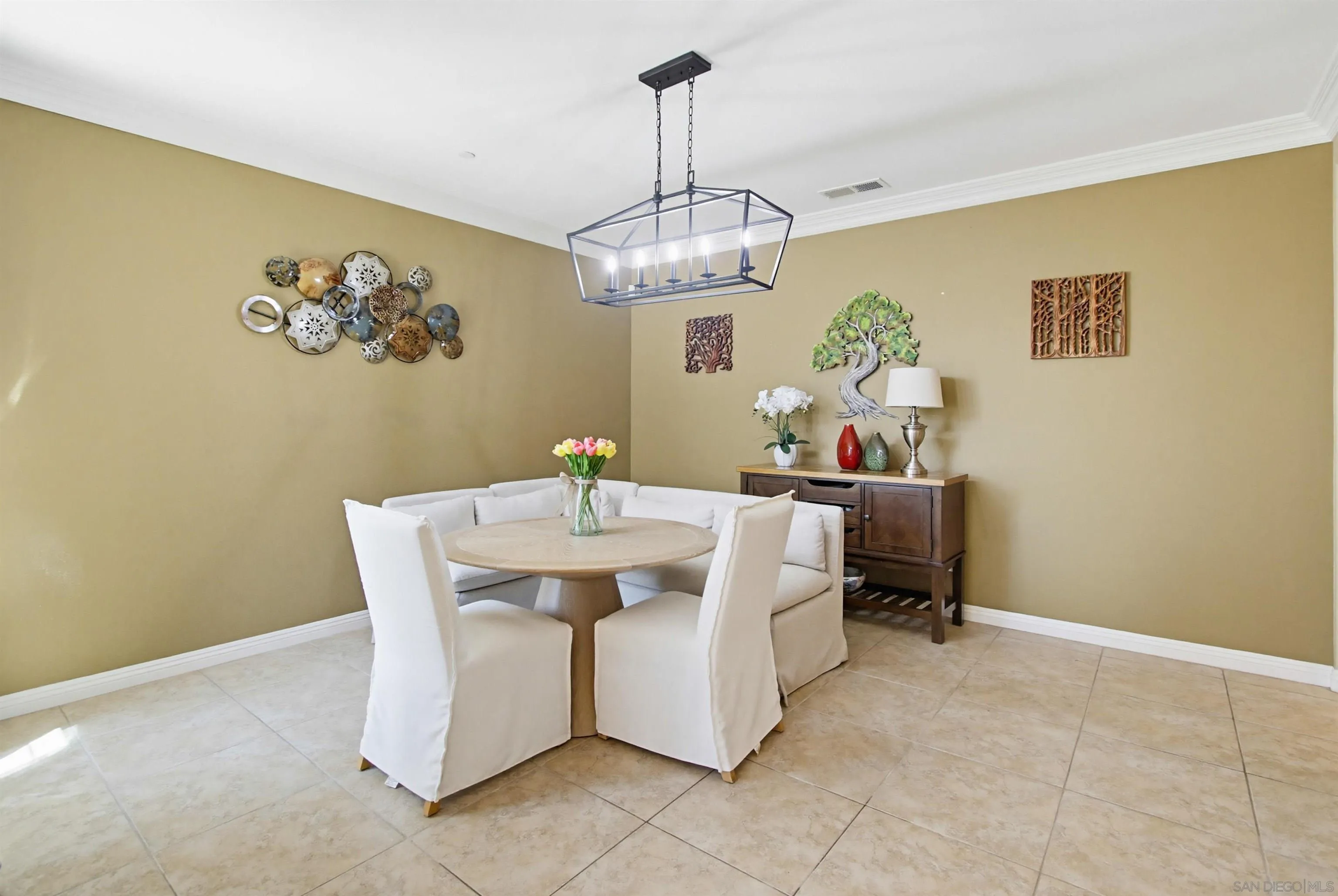 https://cdn.realtyfeed.com/cdn/127/260011161/f76b4b622b6fa45e1ea5dc03fb81ac77.webp