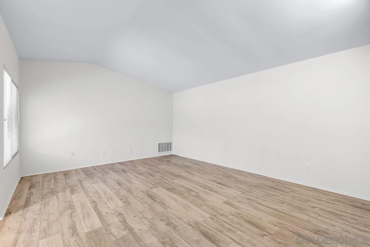 https://cdn.realtyfeed.com/cdn/127/260011163/40322e7b63f2e0d4f8a75412411e3bb2.webp
