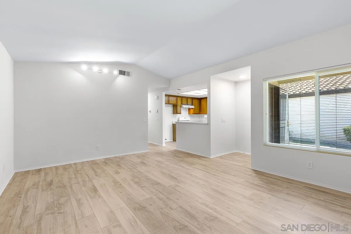 https://cdn.realtyfeed.com/cdn/127/260011163/68e5b4163cecb489082c95ecc2b0331c.webp