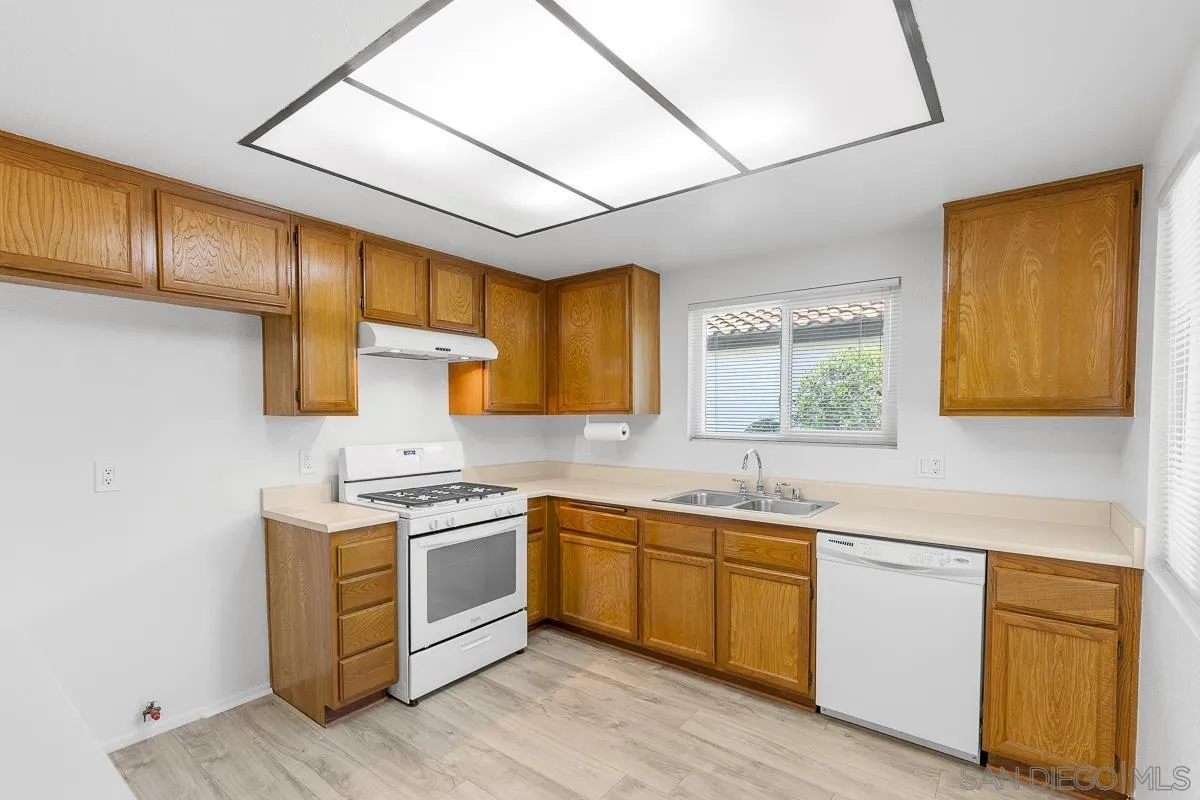 https://cdn.realtyfeed.com/cdn/127/260011163/c1c5e43d826e0556c597ab3e8de26550.webp