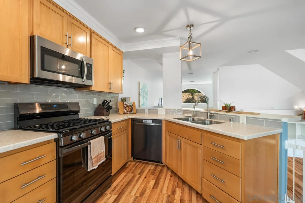 https://cdn.realtyfeed.com/cdn/127/260011165/93c26e0899d74cffc0d78fc68d44757e.webp