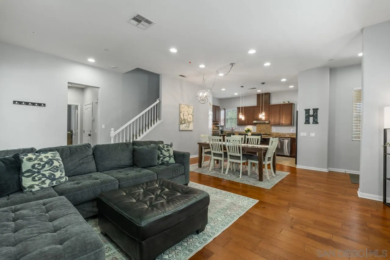 https://cdn.realtyfeed.com/cdn/127/260011168/1c35c709be61dc9f8178c88680f58d4d.webp