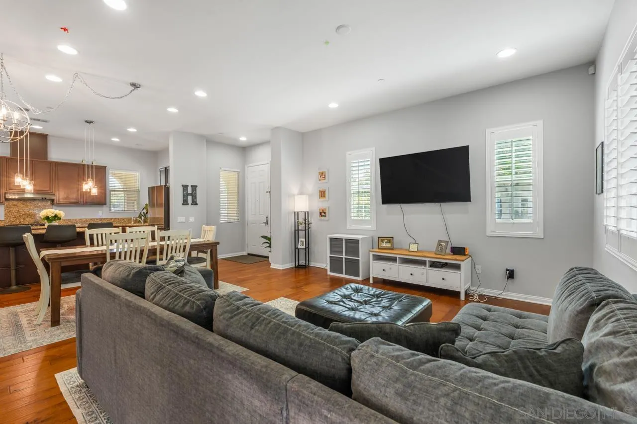 https://cdn.realtyfeed.com/cdn/127/260011168/9d0014e2647e0c4690cb091dbcb6f5ee.webp
