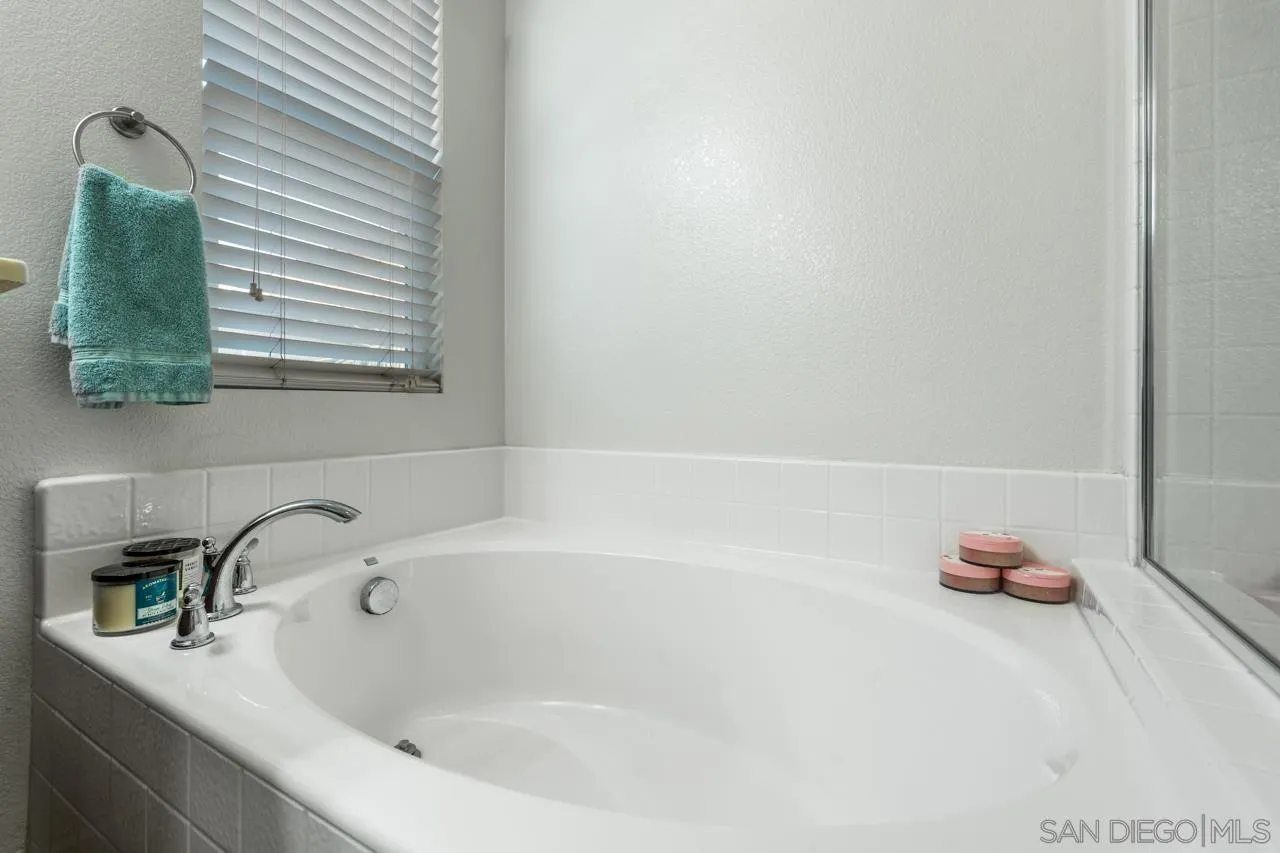 https://cdn.realtyfeed.com/cdn/127/260011168/bf1728dc485fcc63e5a806c5ef0d338c.webp