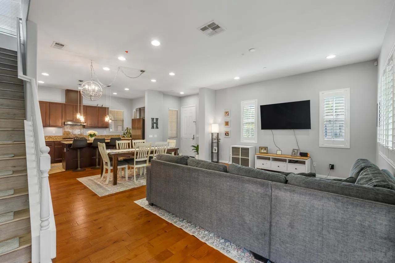 https://cdn.realtyfeed.com/cdn/127/260011168/f6f3bab8bfc9df45aef1461eba71bfa4.webp