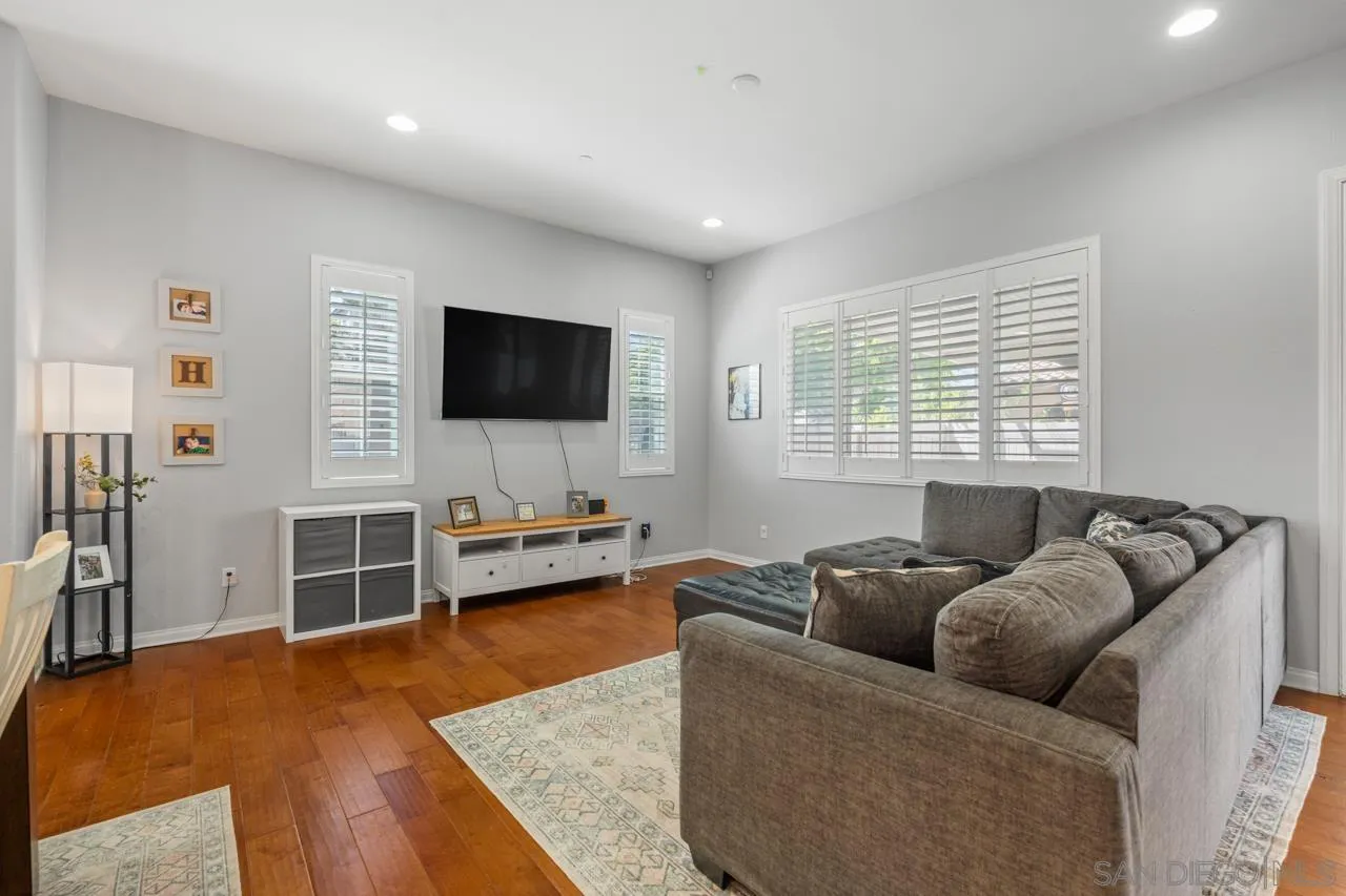 https://cdn.realtyfeed.com/cdn/127/260011168/fa32e5ecef2efba4032576185966a2c9.webp
