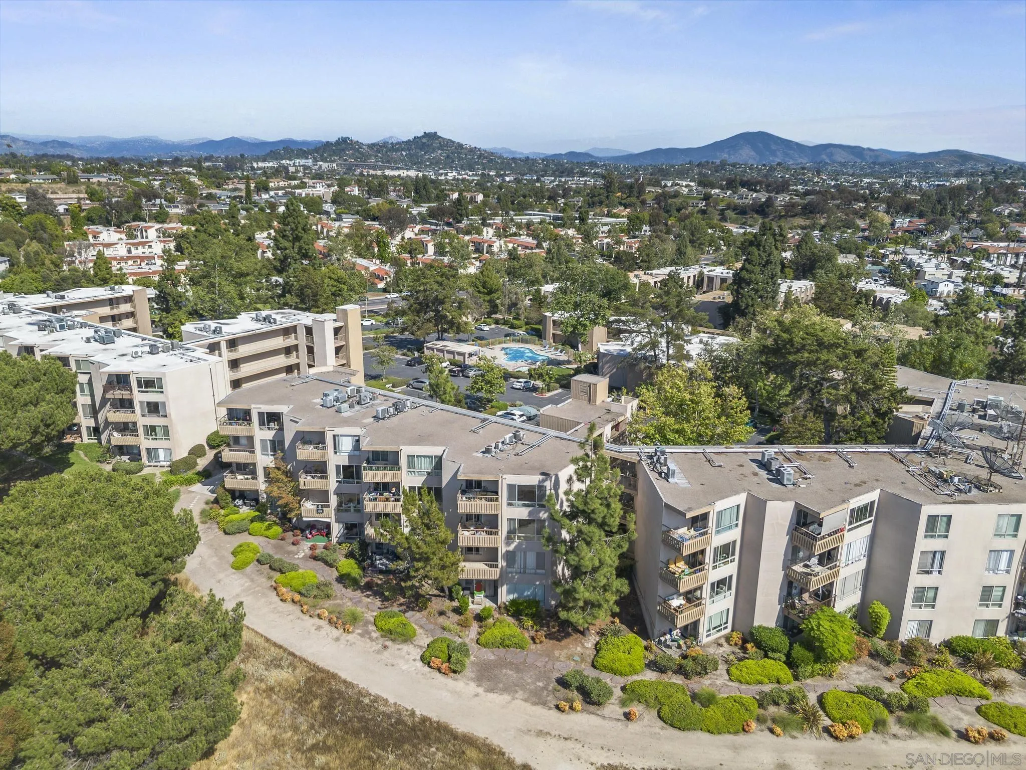 https://cdn.realtyfeed.com/cdn/127/260011170/975866c8551034408f0c044ed7fadb49.webp