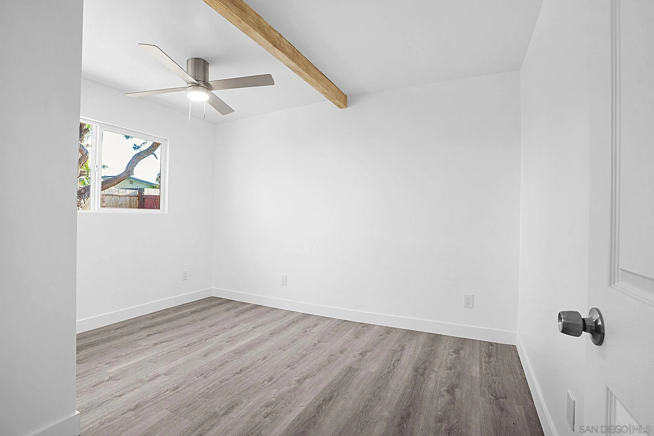 https://cdn.realtyfeed.com/cdn/127/260011181/2b53d4b59d5601b5026a715334a4ed2b.webp