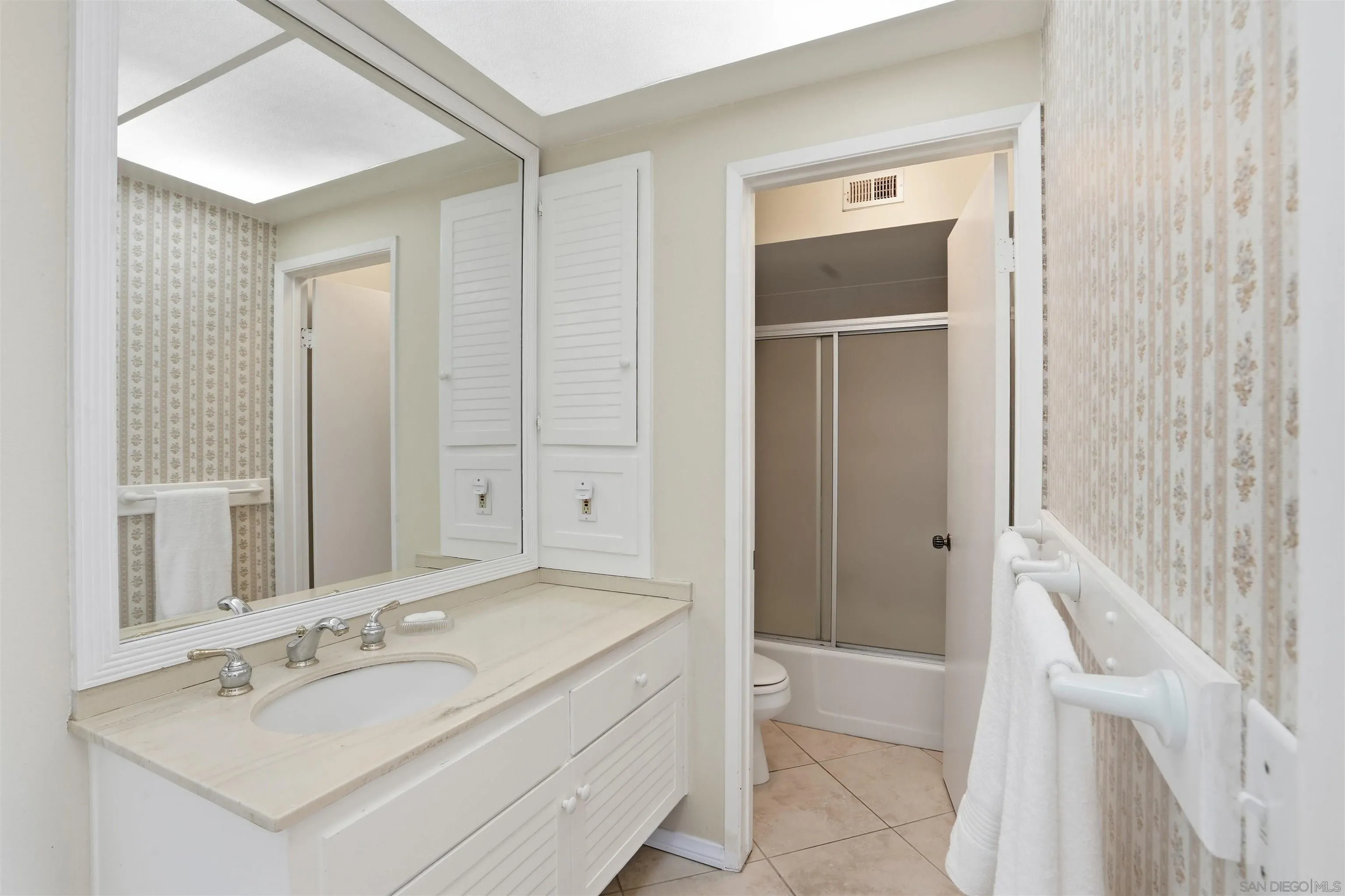 https://cdn.realtyfeed.com/cdn/127/260011182/2ba6728ee18d8dd188eb1e8e55751924.webp