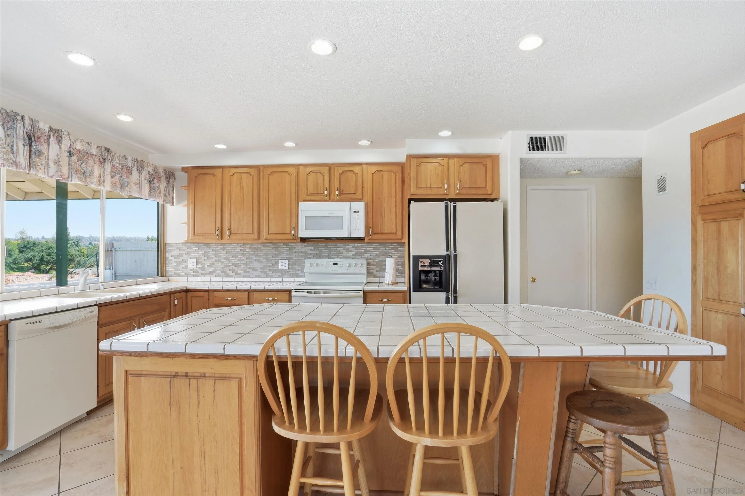 https://cdn.realtyfeed.com/cdn/127/260011182/cbc7263ffe4b6572156c239d030730c3.webp