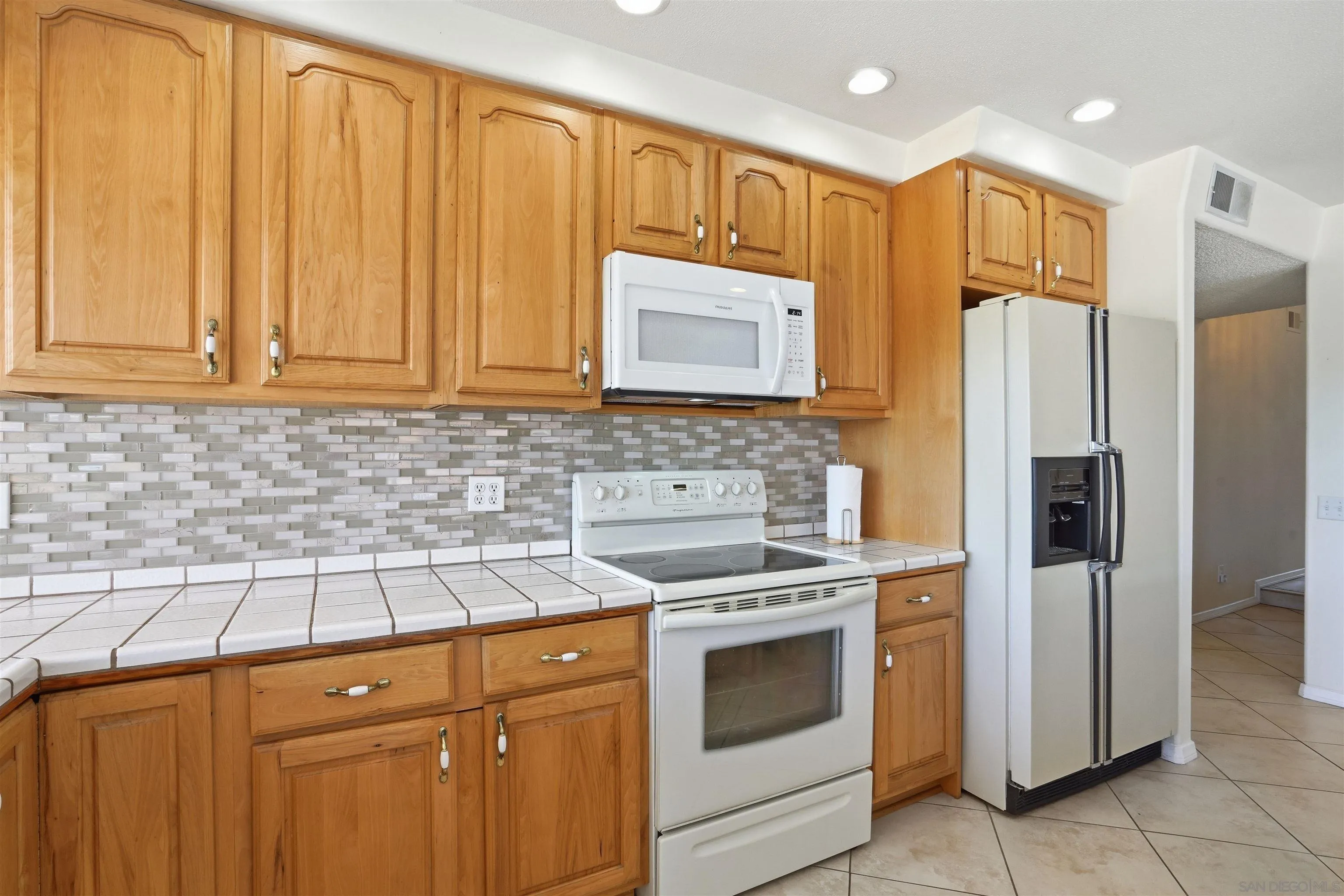 https://cdn.realtyfeed.com/cdn/127/260011182/db7daf10d88994f4f5f627033ac9d8e4.webp