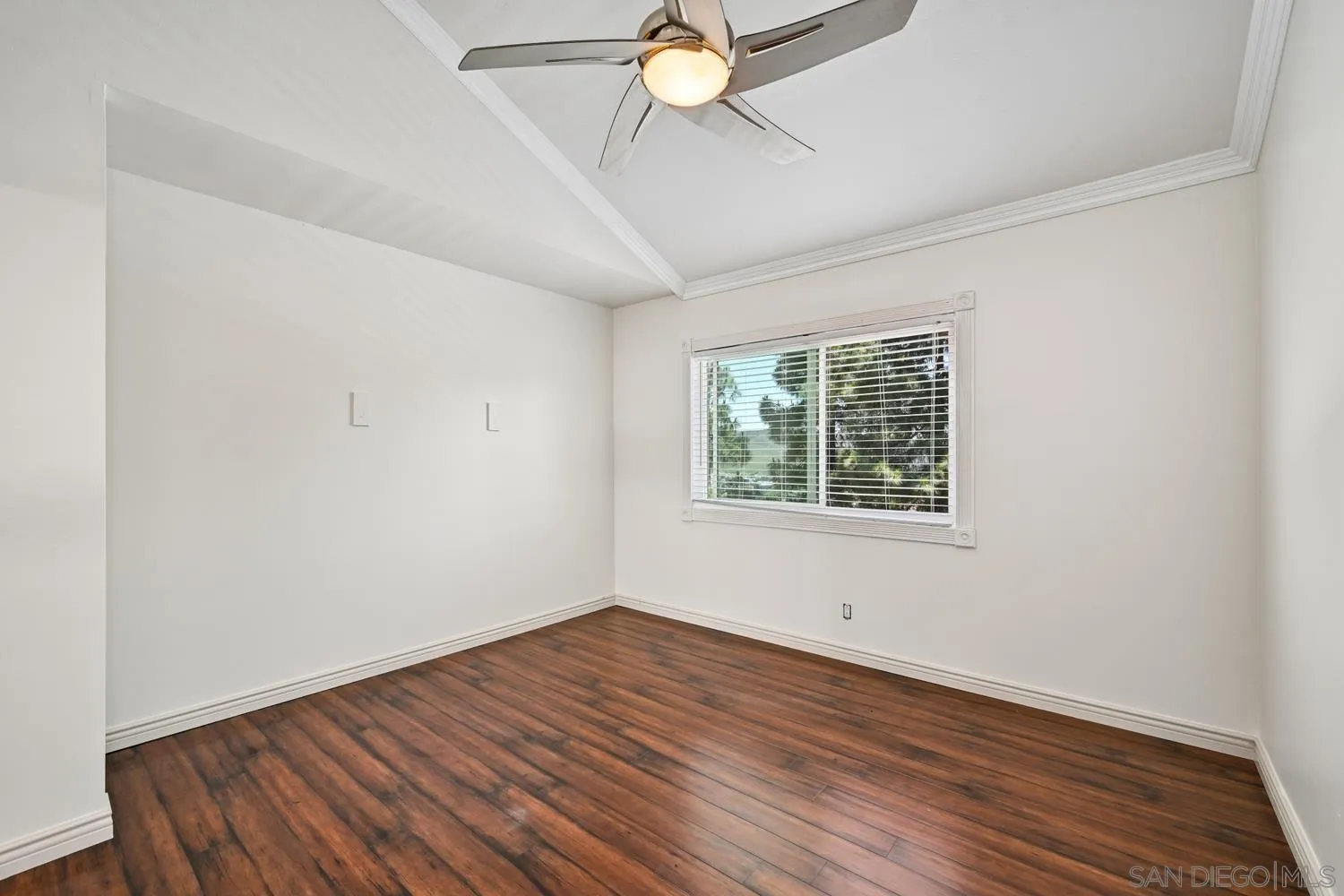 https://cdn.realtyfeed.com/cdn/127/260011186/11f3bc53685de5b98eac090240ccb510.webp