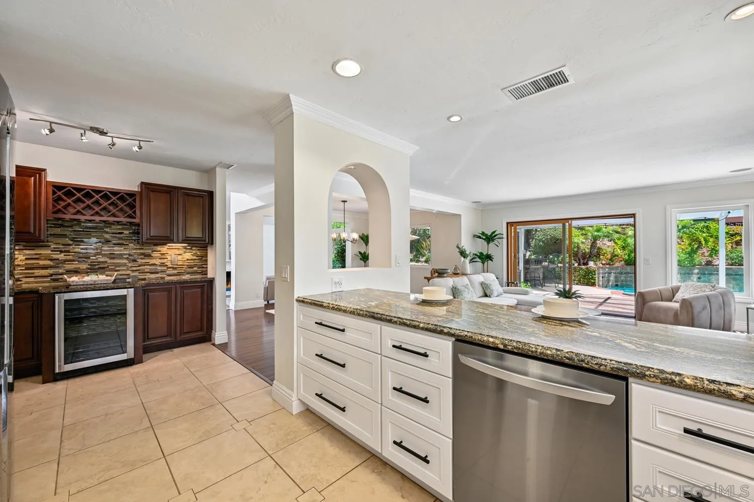 https://cdn.realtyfeed.com/cdn/127/260011186/13fbc6f9a736e2d7f3fc24bc56b3ad49.webp
