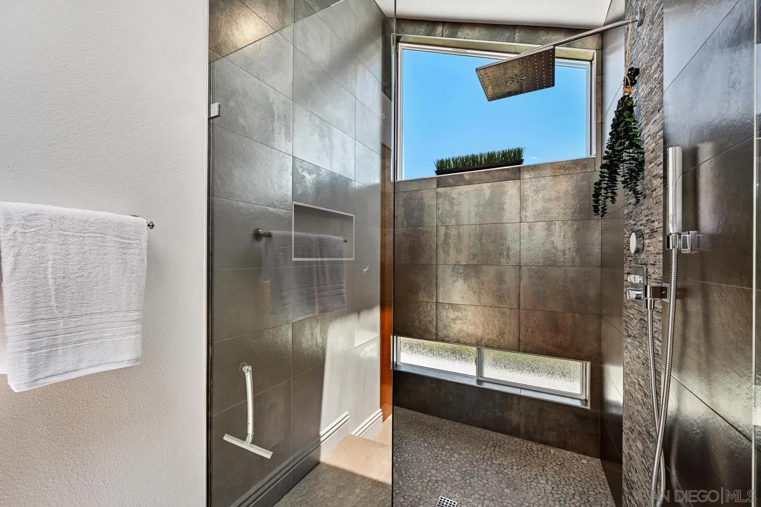 https://cdn.realtyfeed.com/cdn/127/260011186/228cf5b9e4a6a980c14b93b6d634113e.webp